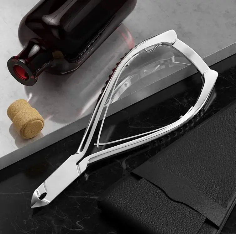 Professional High Quality Cuticle Trimmer with Extremely Sharp Stainless Steel Blades Manicure Pedicure Nail Nipper/Clipper Case