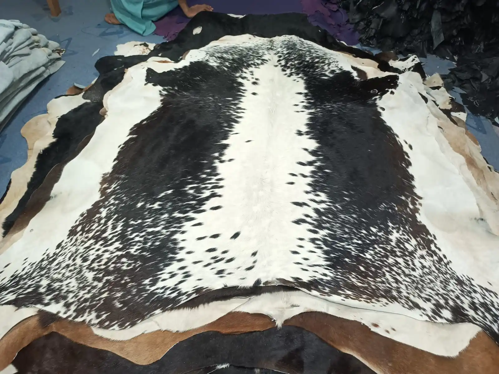 Wholesale 100% Genuine Cow Hair Leather Custom Design Solid Color for Shoes Belts Sofa Furniture & Accessories