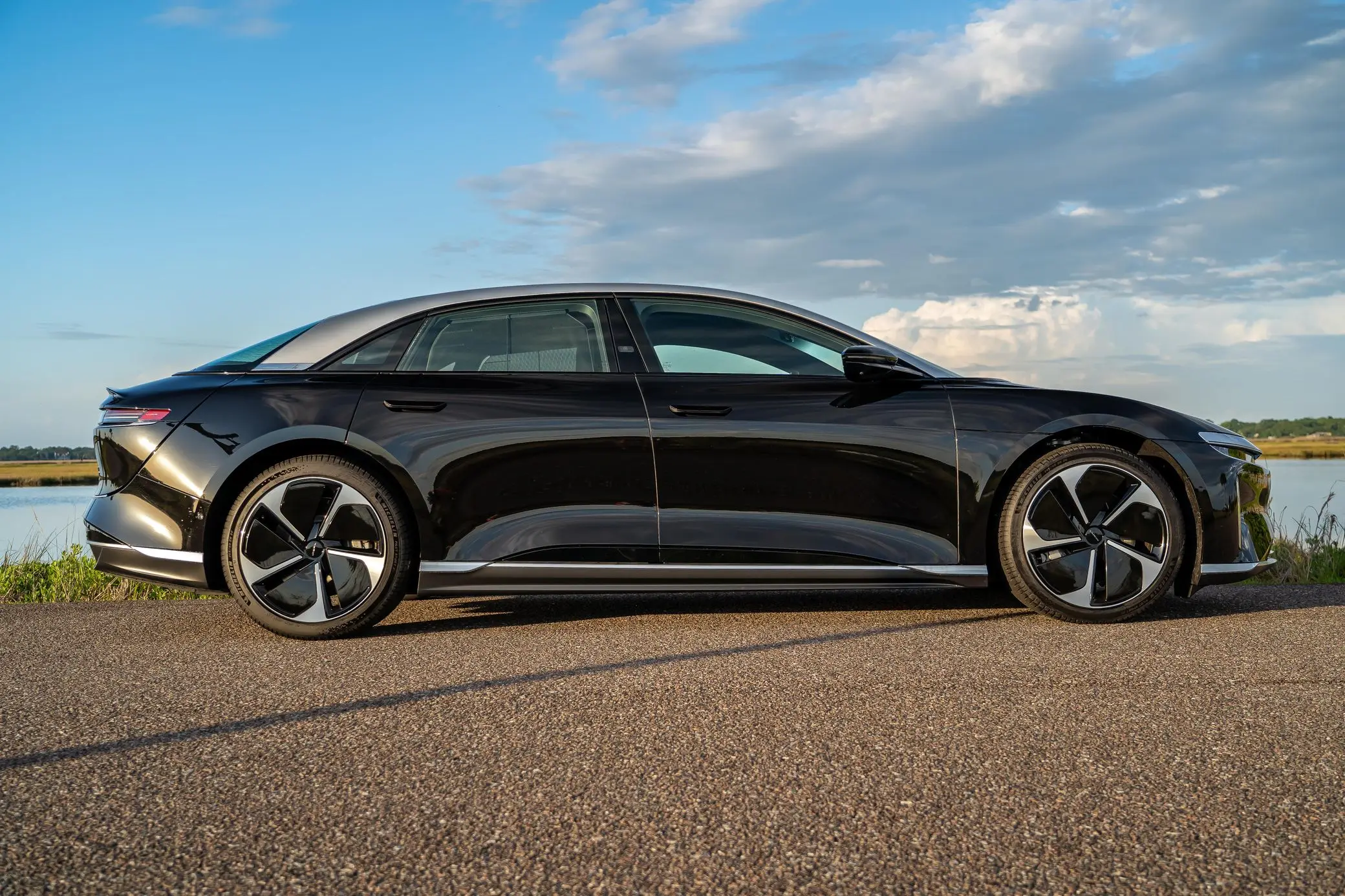 Neatly Used 2023 Lu-Cid Air Touring Dual-Motor AWD, Glass Canopy Roof, Highly Equipped (Mileage 30)