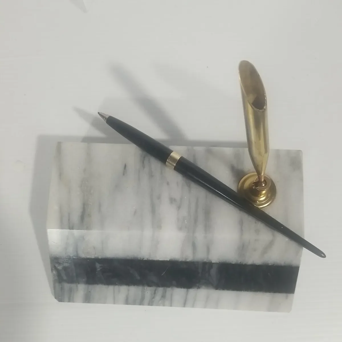 Handmade Pure Marble Pen Stand Unique Design Marble Base New Release Home Decoration with Unique Carving for Calendar Use