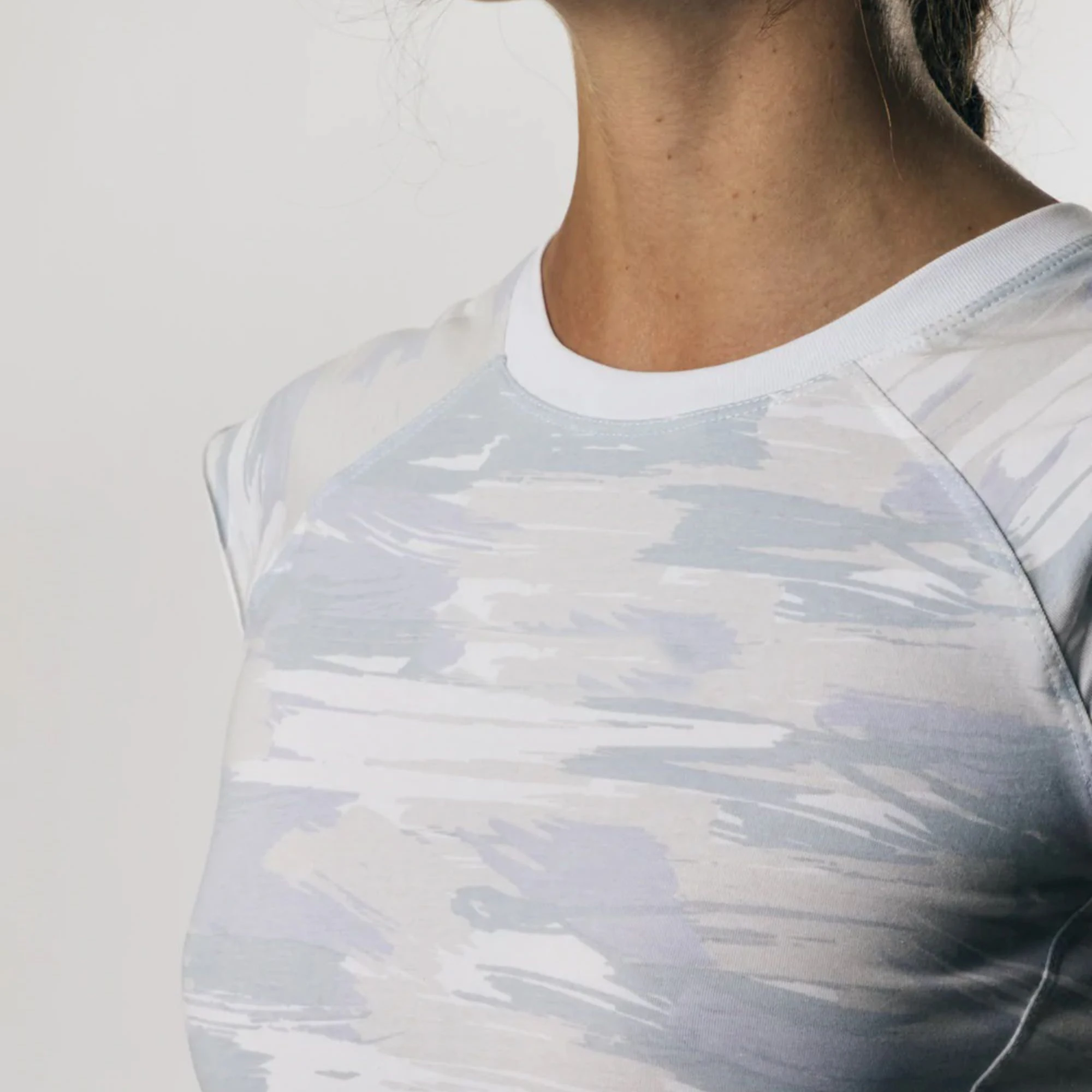 Performance Fit 95% Cotton 5% Spandex Fitted Cap Sleeves Raglan Shaped Crew Neckline Women Arctic Canvas Camo Scoop Hem Crop T-S