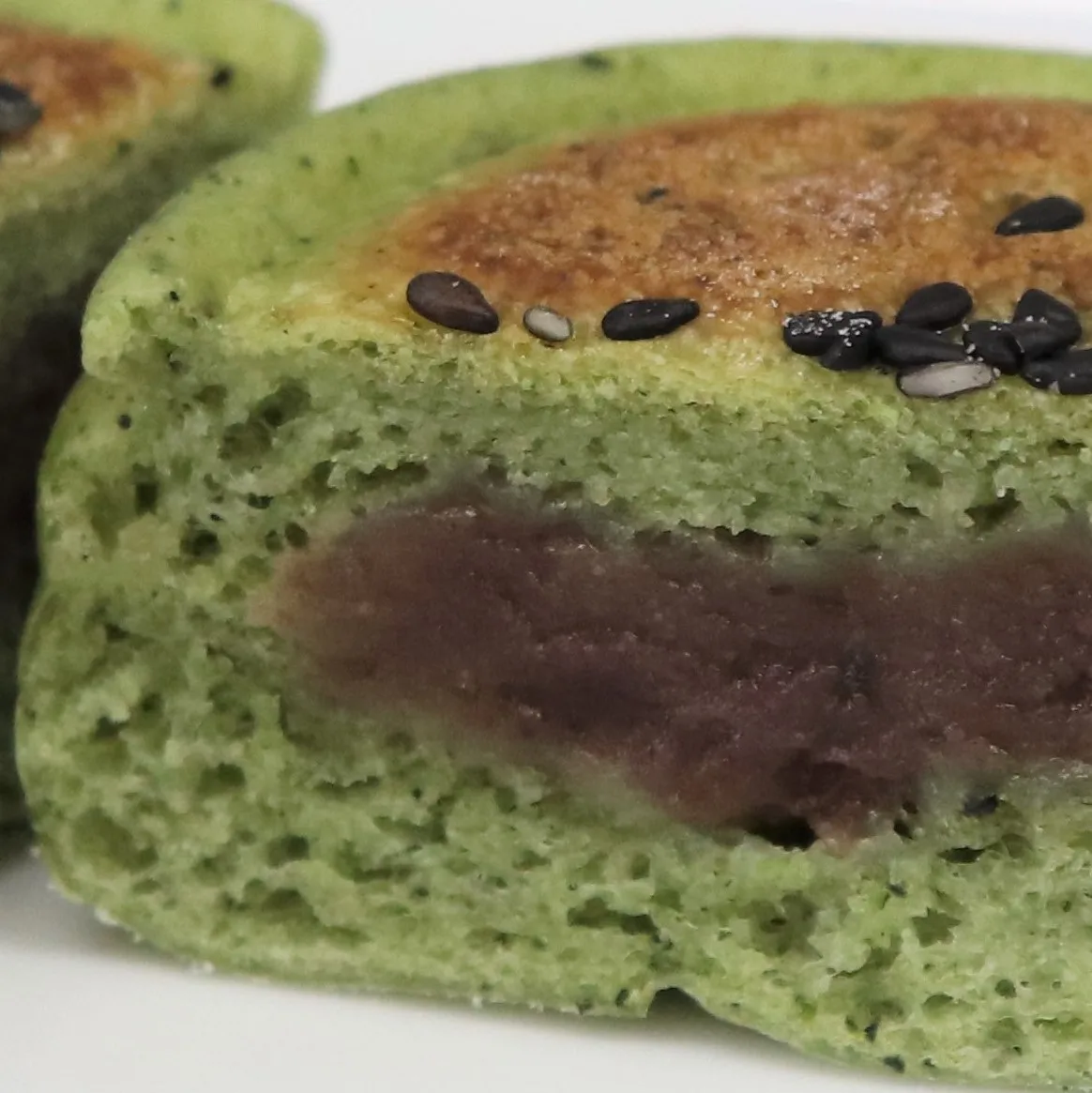 Японская булочка из бобов и варенья