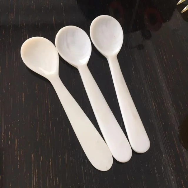 Exquisite Premium Mother of Pearl Caviar Spoons Handcrafted Natural Elegant Non-Toxic Utensils Ideal for Luxurious Dining Cheap