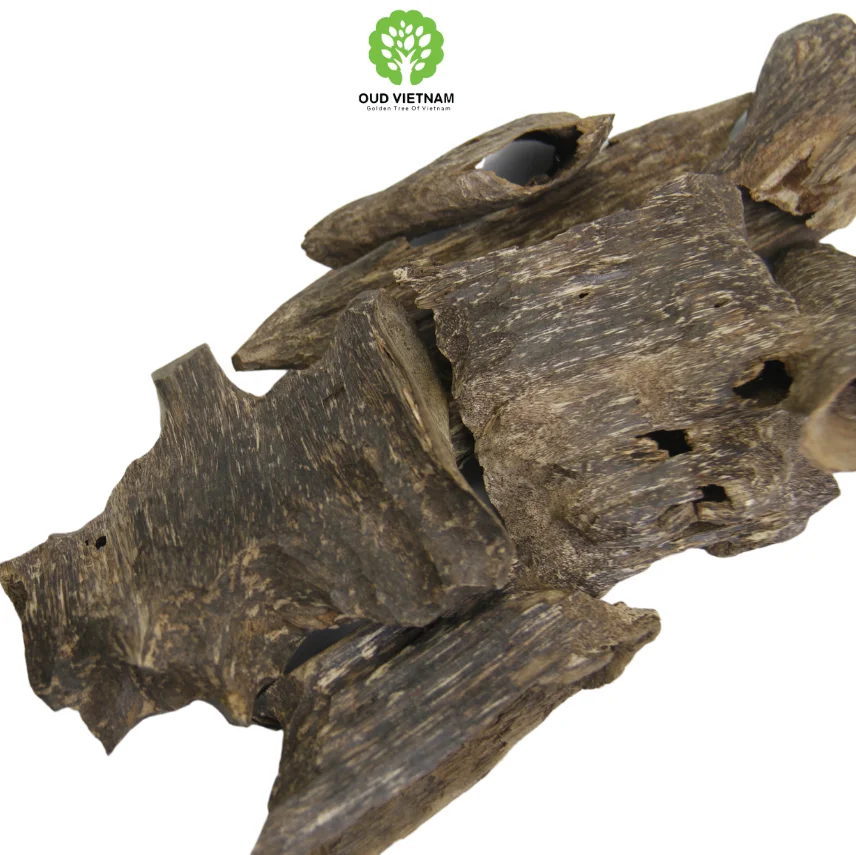 Kinam Natural Pure Oud Grade Tripple 40 Years Old Fragrance Agar Oud Bakhoor Agar Wood Chips Natural Oud Chips