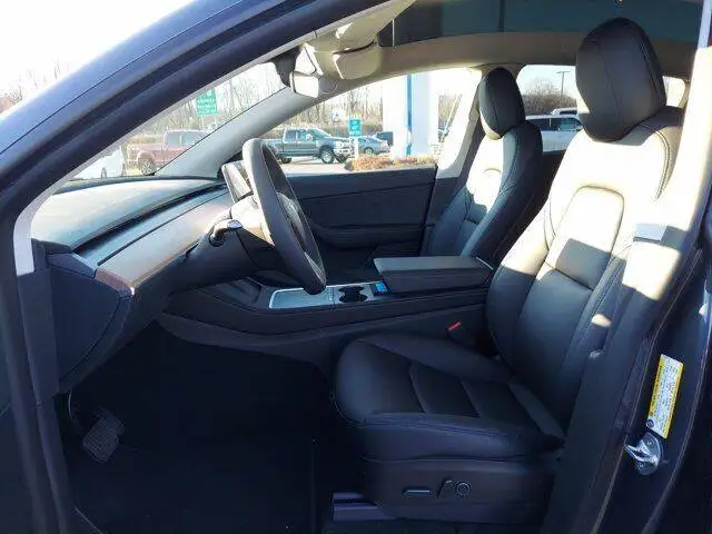 used 2021 Tesla Model Y AWD Long Range 4dr Crossover  253 miles