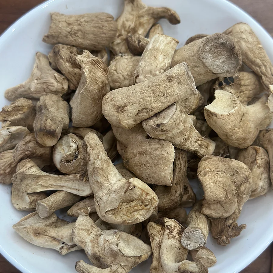 RICH AND AROMATIC SHIITAKE MUSHROOM FEET / HANDCRAFTED QUALITY / BEST VALUE / MADE IN VIETNAM