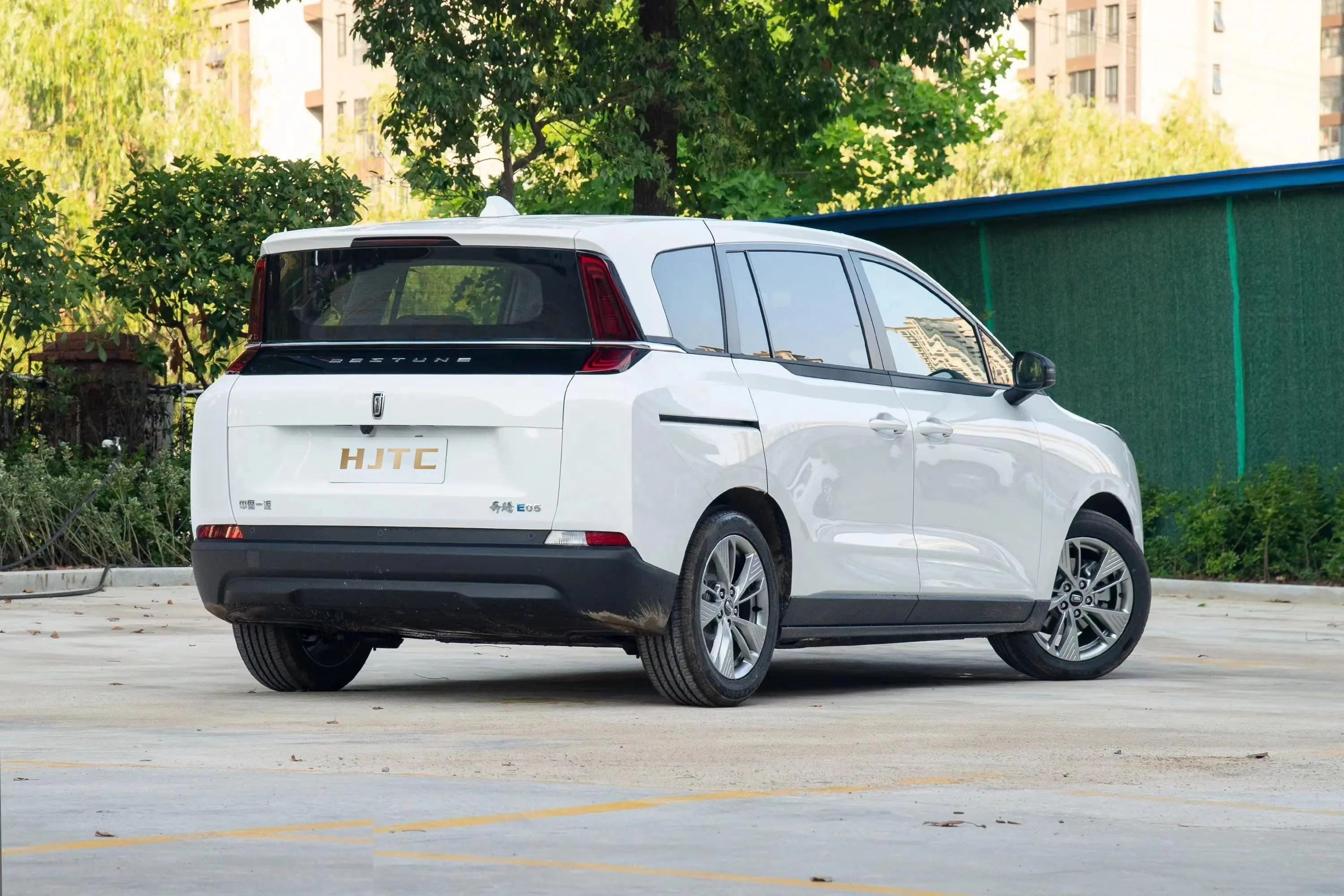 2023 FAW Bestune NAT MPV 420 км электрические автомобили