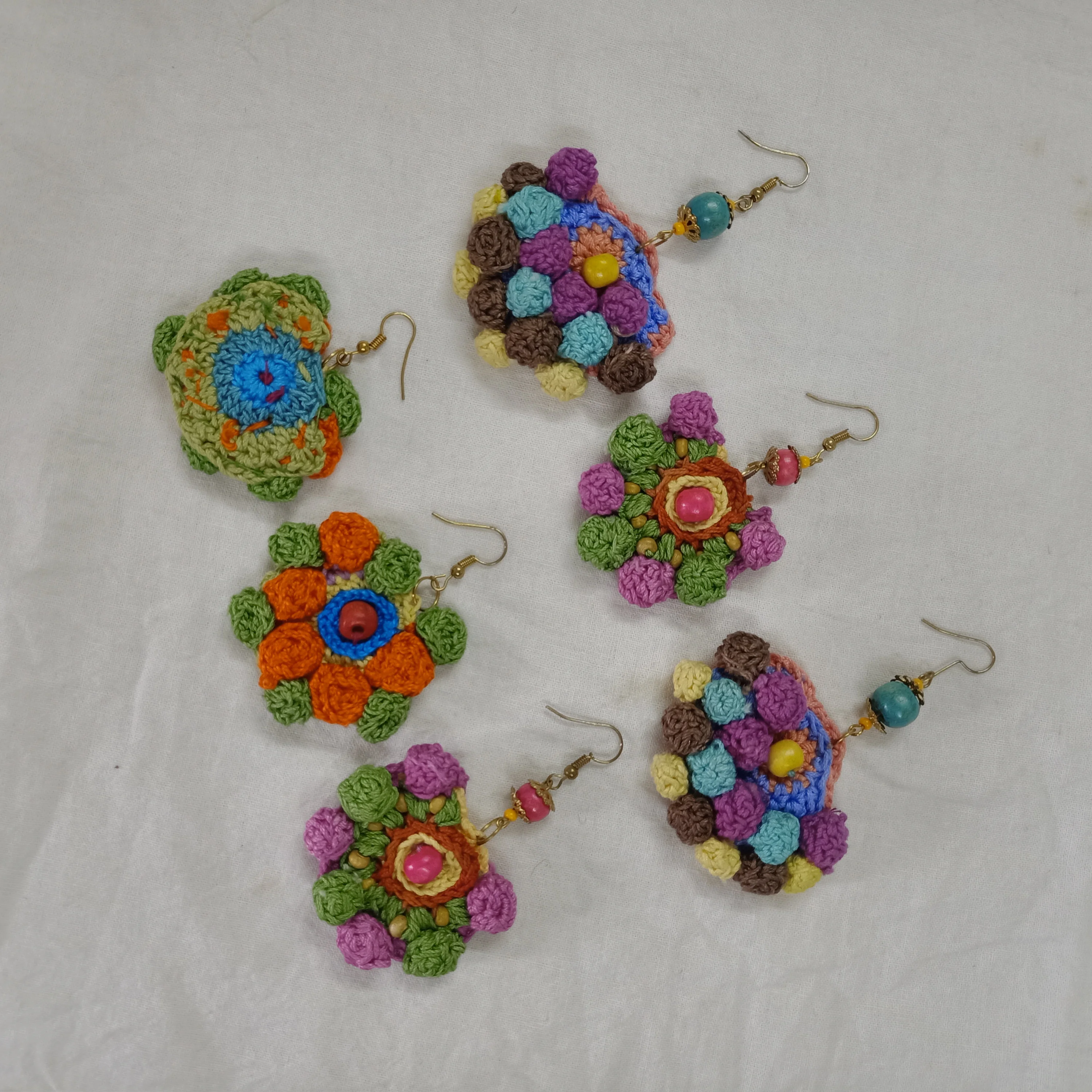 Изготовленные на заказ Разноцветные Вязаные серьги ручной работы в разных цветах идеально подходят для дизайнеров ювелирных изделий