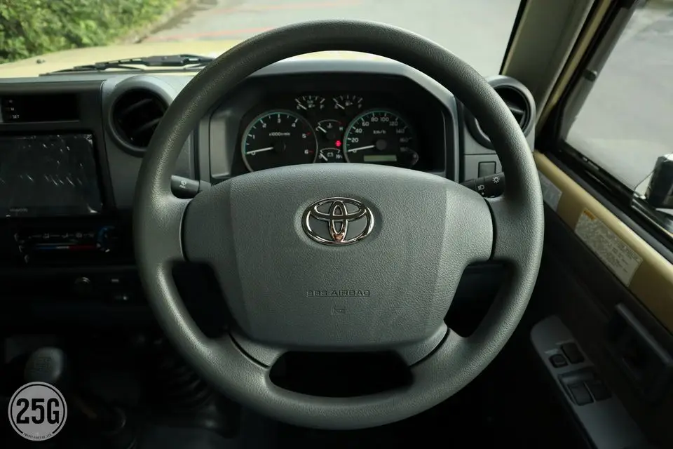 Toyo-ta Land Cruiser Hard Top V6