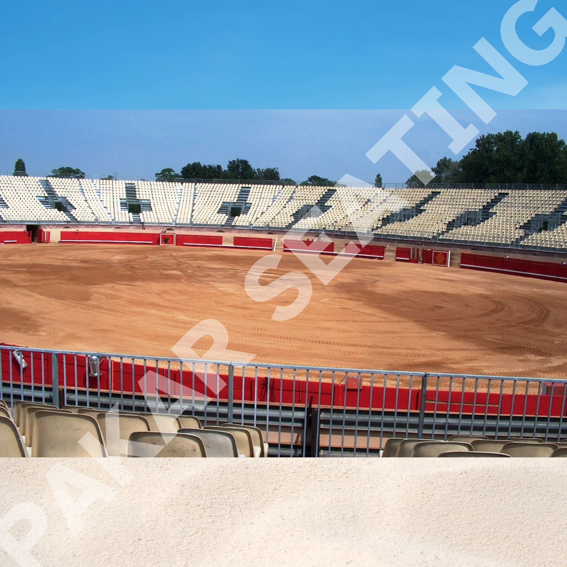 Circular Grandstand for Indoor/Outdoor Sports and Entertainment Circus Corrida Roof Bleacher Type with Staircases Foot Use