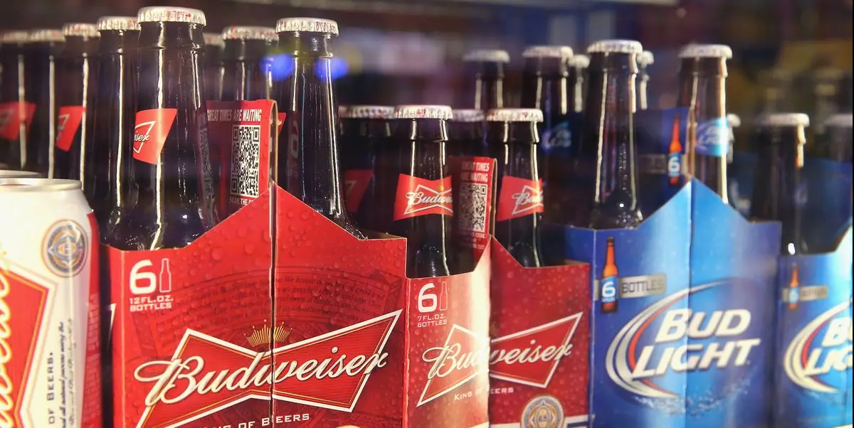 Budweiser более крупное пиво 330 мл/Budweiser пиво/бутылка и банки