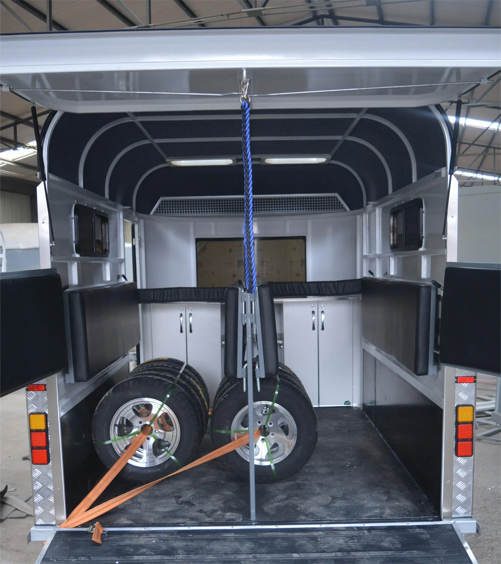 Professional Manufacture 2 Straight Loading Horse Trailer With Kitchen 2HSL-D