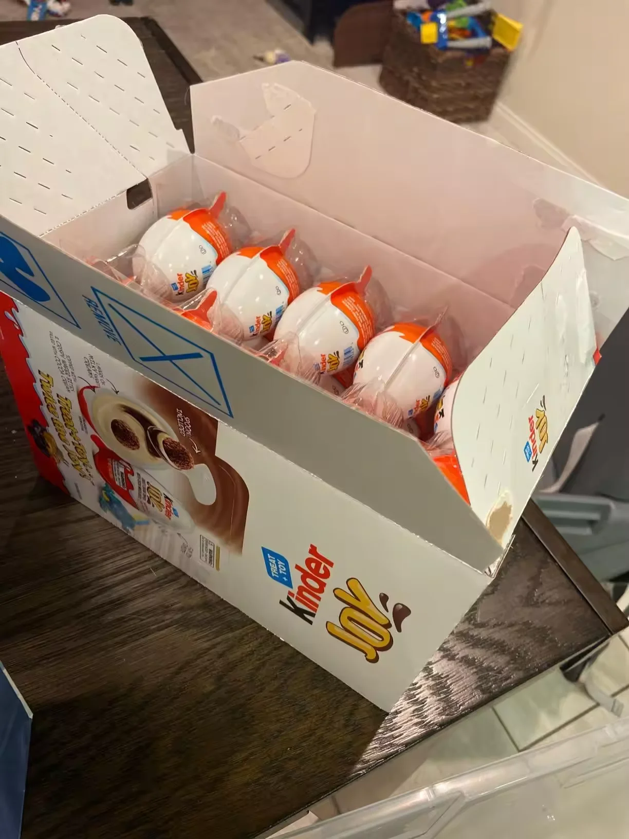 Лучшее шоколадное яйцо Kinder Joy / Surprise с игрушкой на продажу