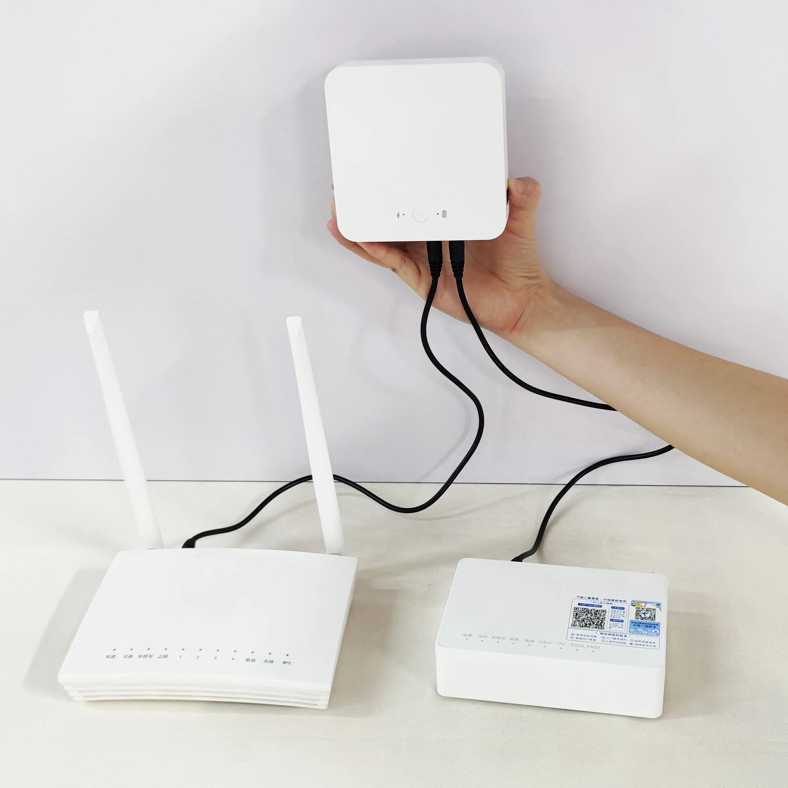 WGP factory wholesale mini ups multi output USB5V DC5V/9V/12V/19V battery backup solar charging mini ups for wifi router