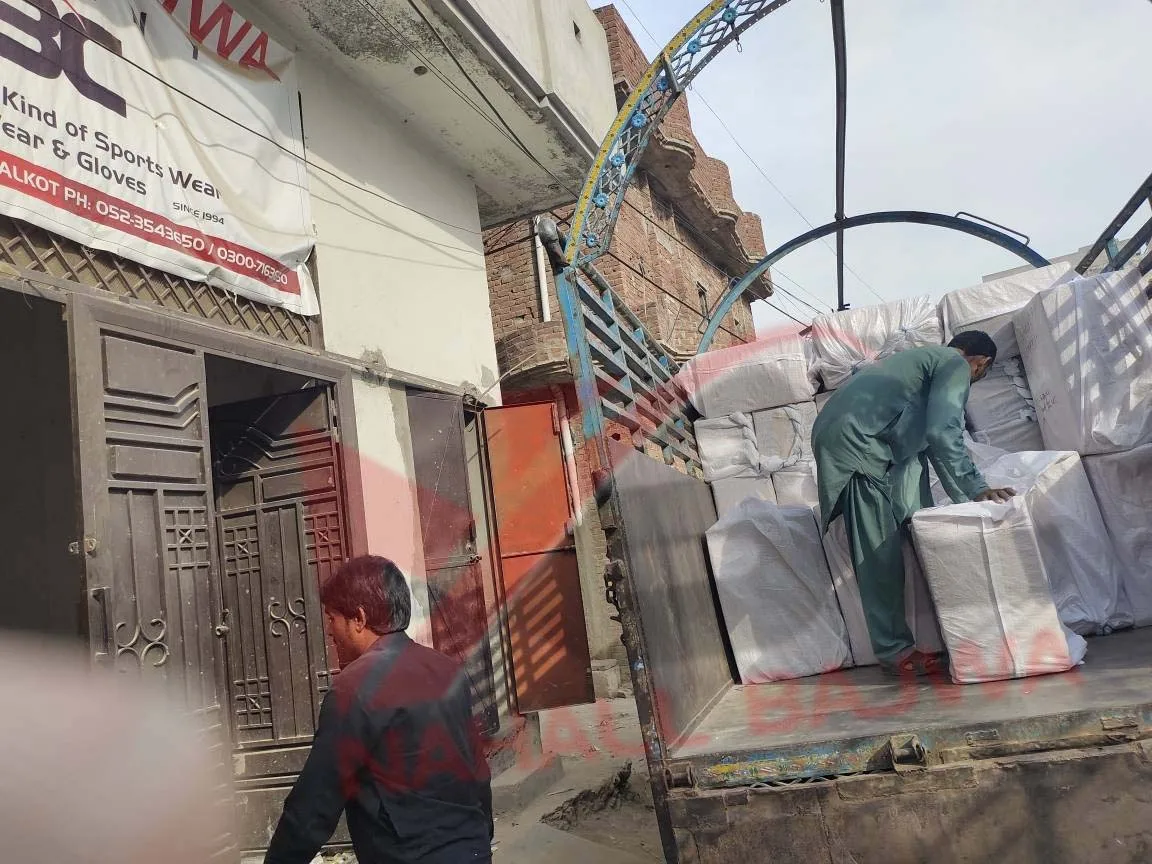 2023 Durable Adjustable Fitness Gloves for Women Breathable Gym and Driving Leather Gloves Winter Season