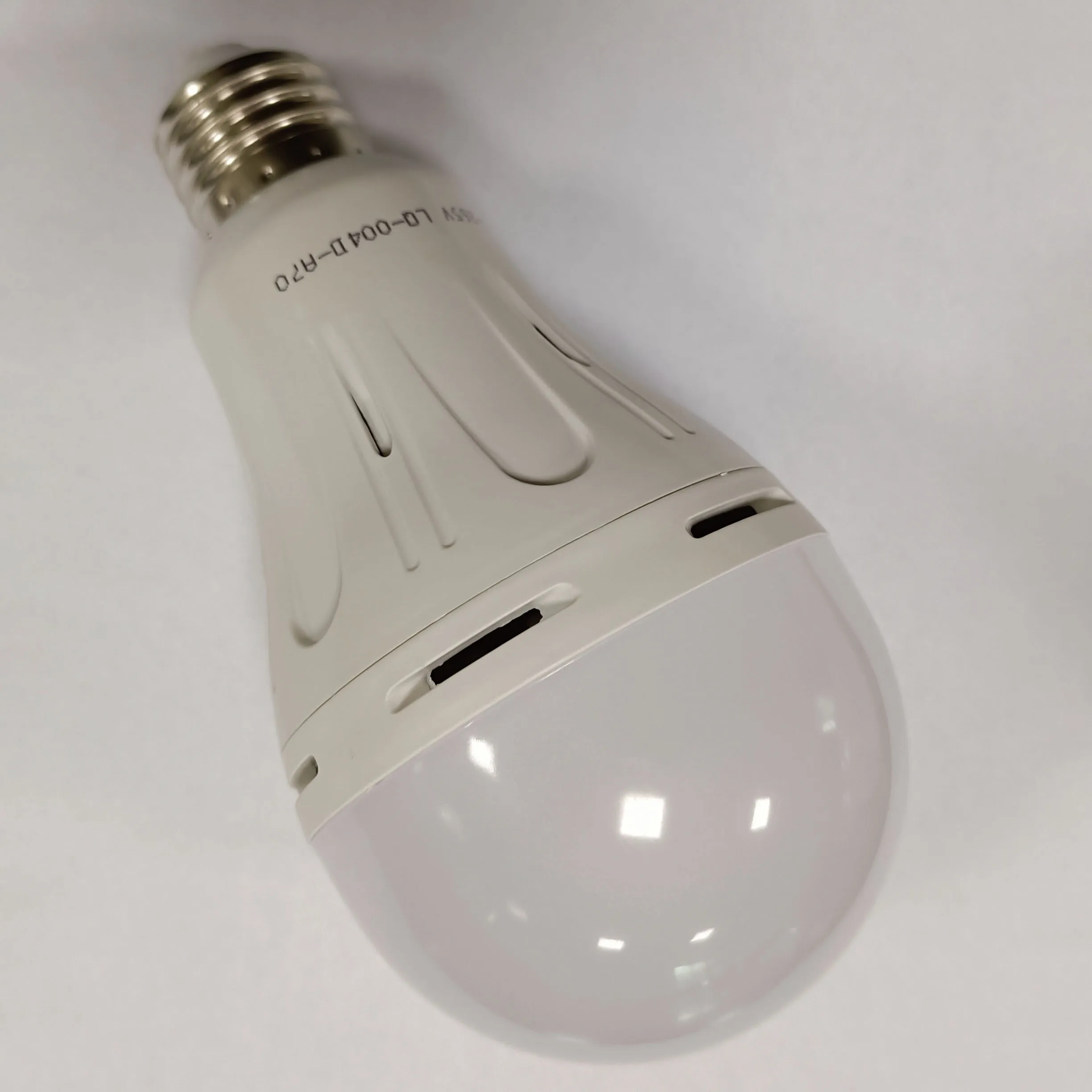 Wholesale Custom Energy Saving Led Light Bulbs Emergency Bulb B22 Led Lamp Light