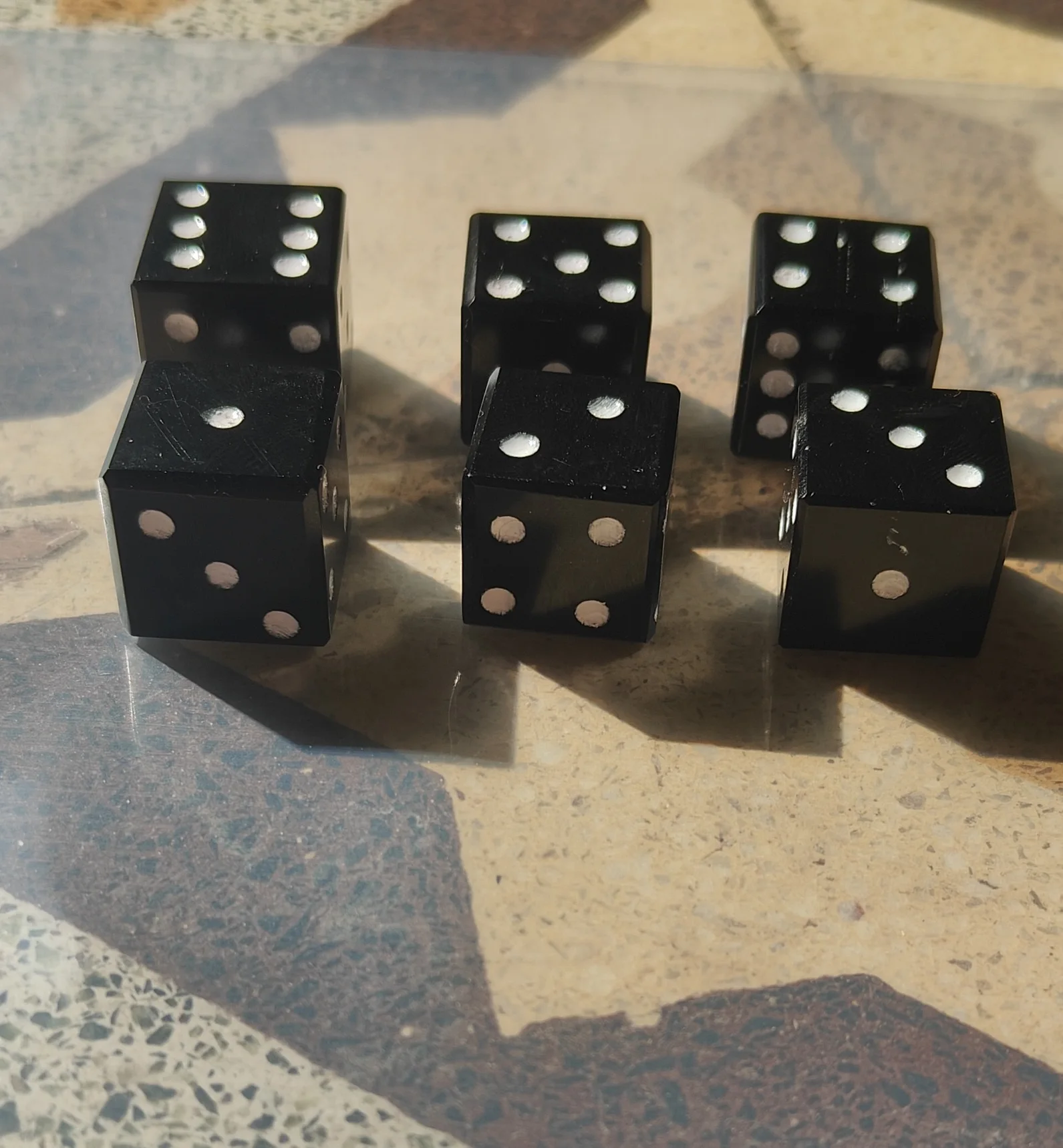 Хит продаж полированный натуральный кристаллический черный обсидиан D6 шесть сторон 16-18 мм двухцветные кости из драгоценных камней для продажи