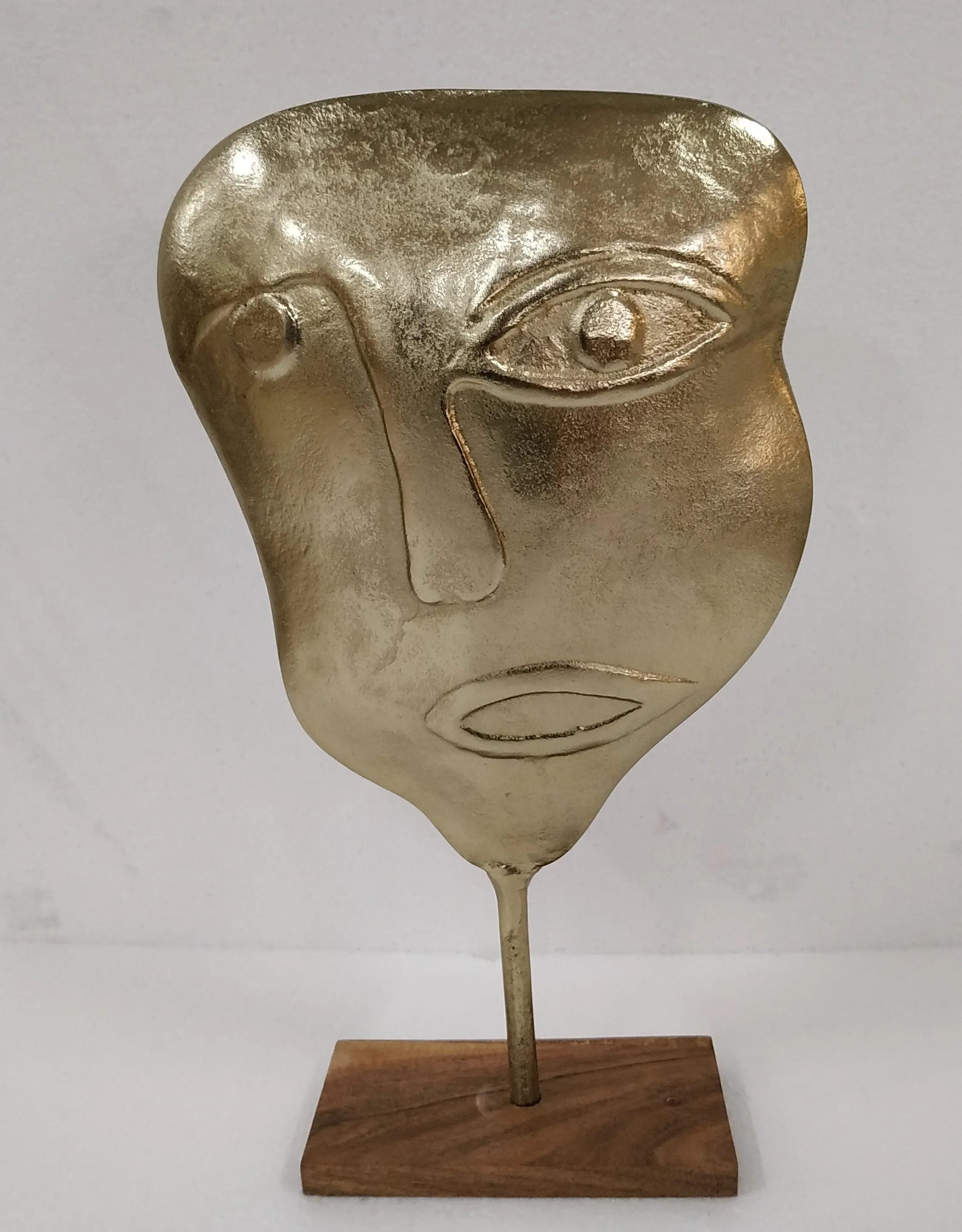 Vintage Style Metal Human Face With Hand Figurines in Home Decor Luxury Statues Sculpture Designer On Square Wooden Base