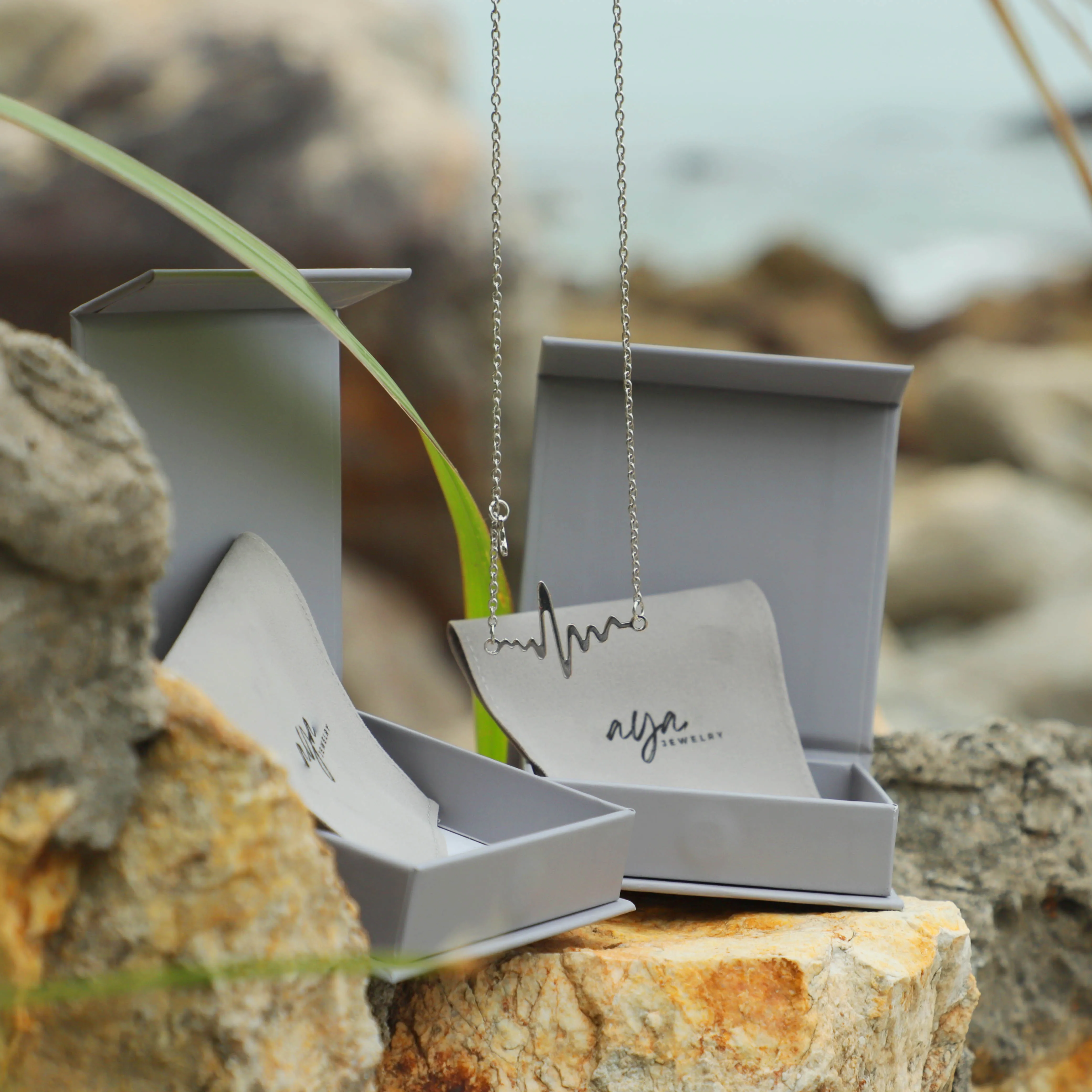 Hot Sale Jewelry Box Suede Jewelry Pouch and Card Insert Customized with Jewelry Packaging Pouch Envelope Microfiber Pouch