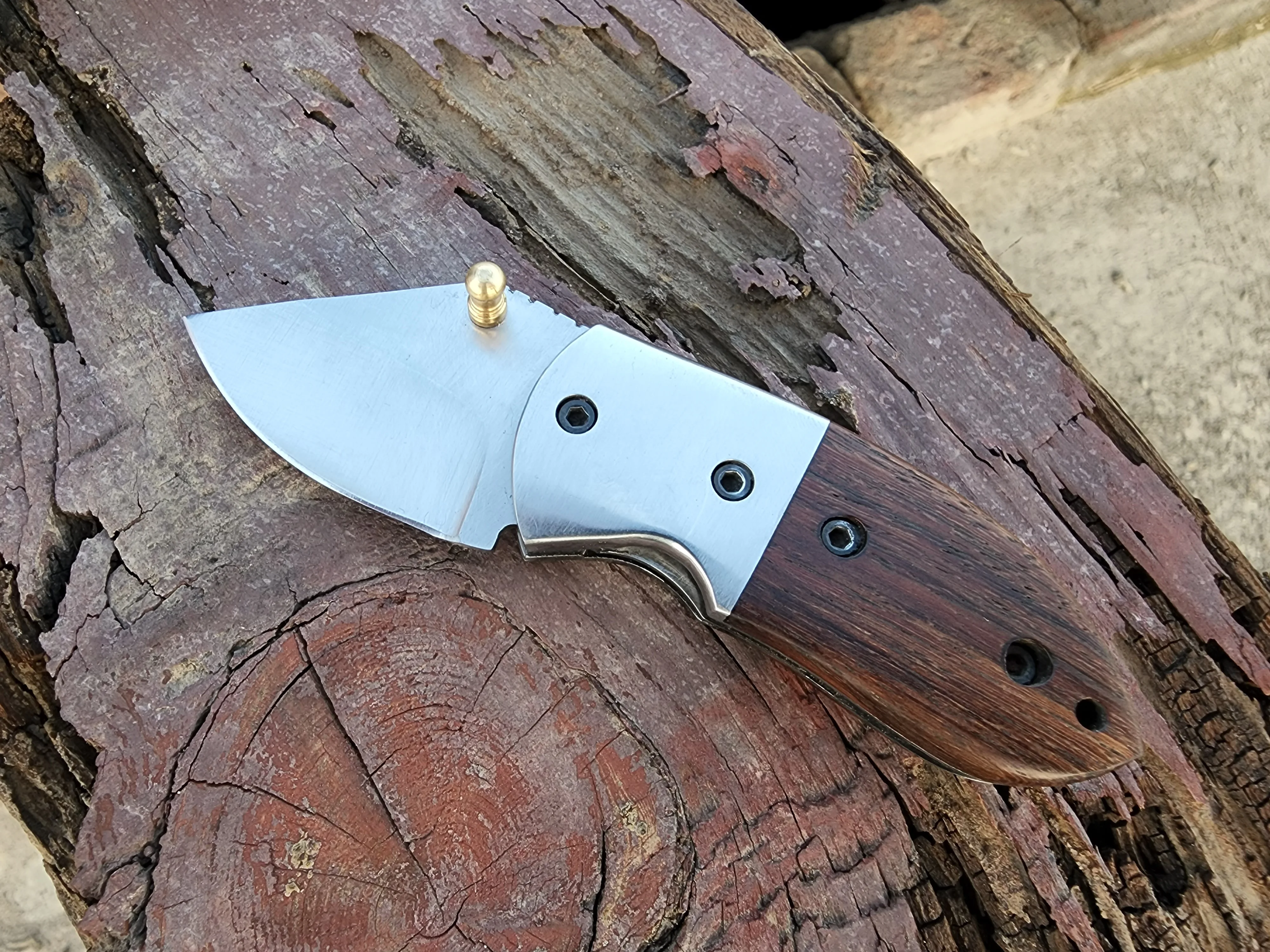 Custom handmade Stainless steel folding blade rose wood handle Thumb nob open mini pocket knife with original cow hide leather