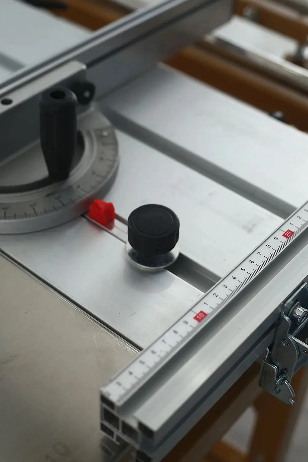 precision sliding table saw machine