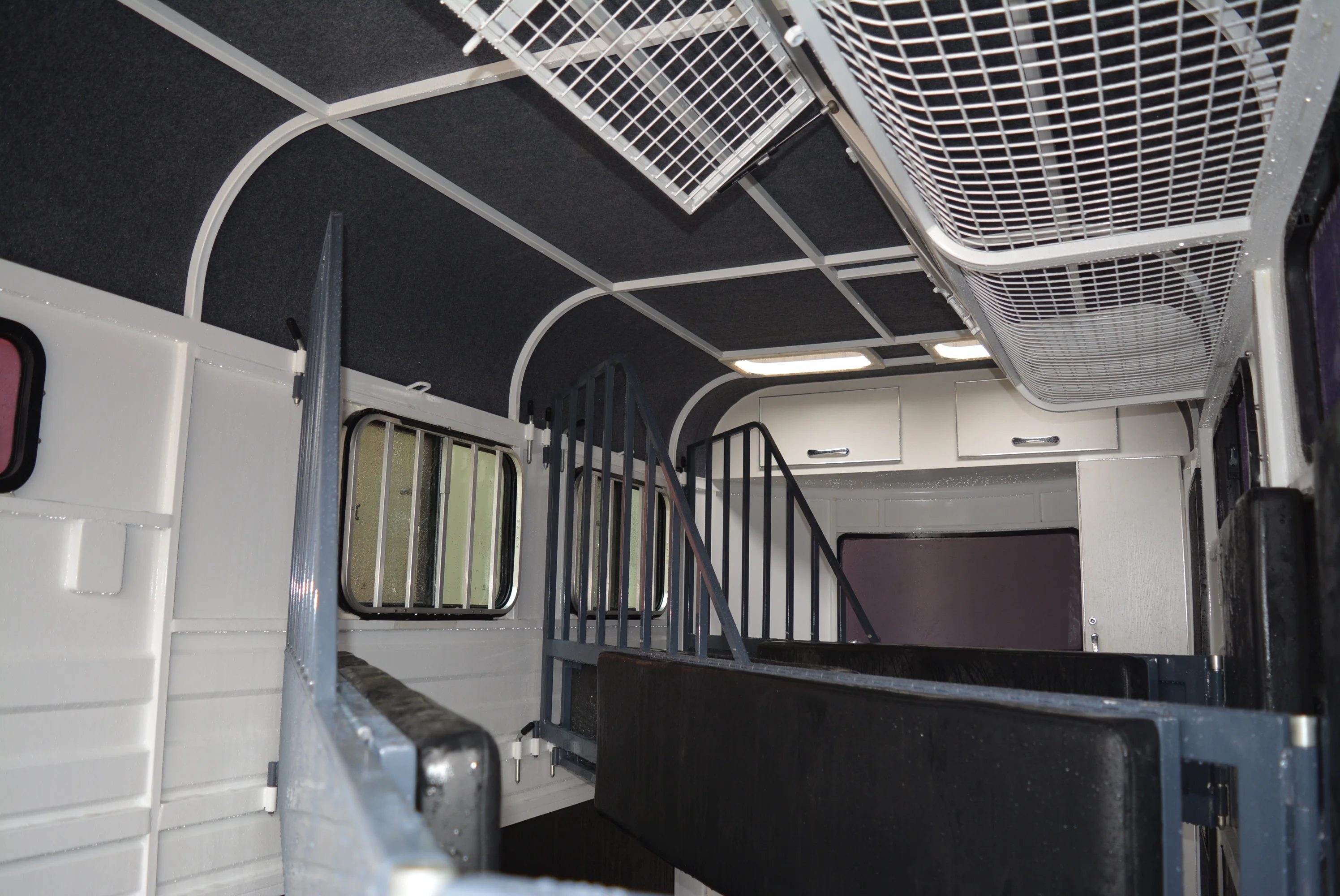 2024 Best Selling 2 Horse Trailer Angle Load Deluxe With Kitchen 2HAL-D