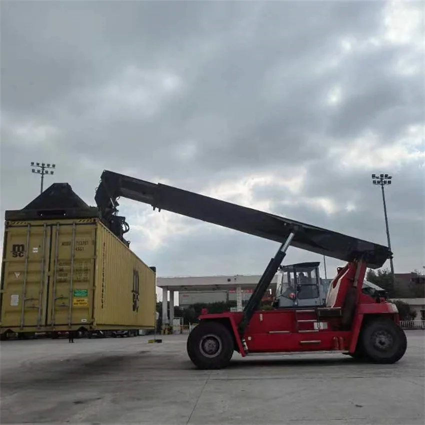 Контейнер и портовый аппарат Kalmar DRF450 60S5 Швеция 45-тонный контейнерный штабелер DRF DRT DRU 450 в Шанхайском порту