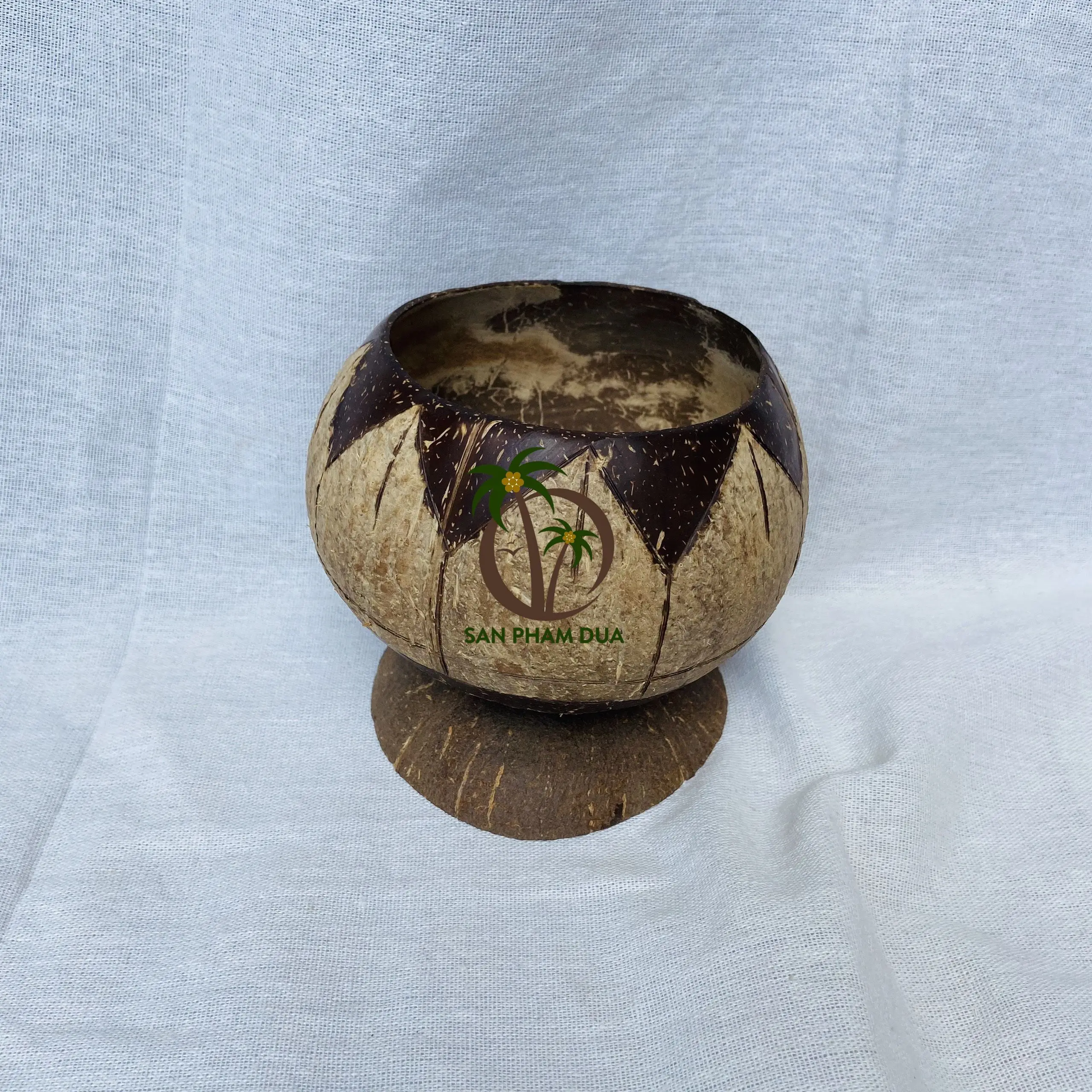POT PLANTER HANGING COCONUT SHELL PLANTERS POT SUPPLIER VIETNAM COCONUT PLANTER POT FLOWER