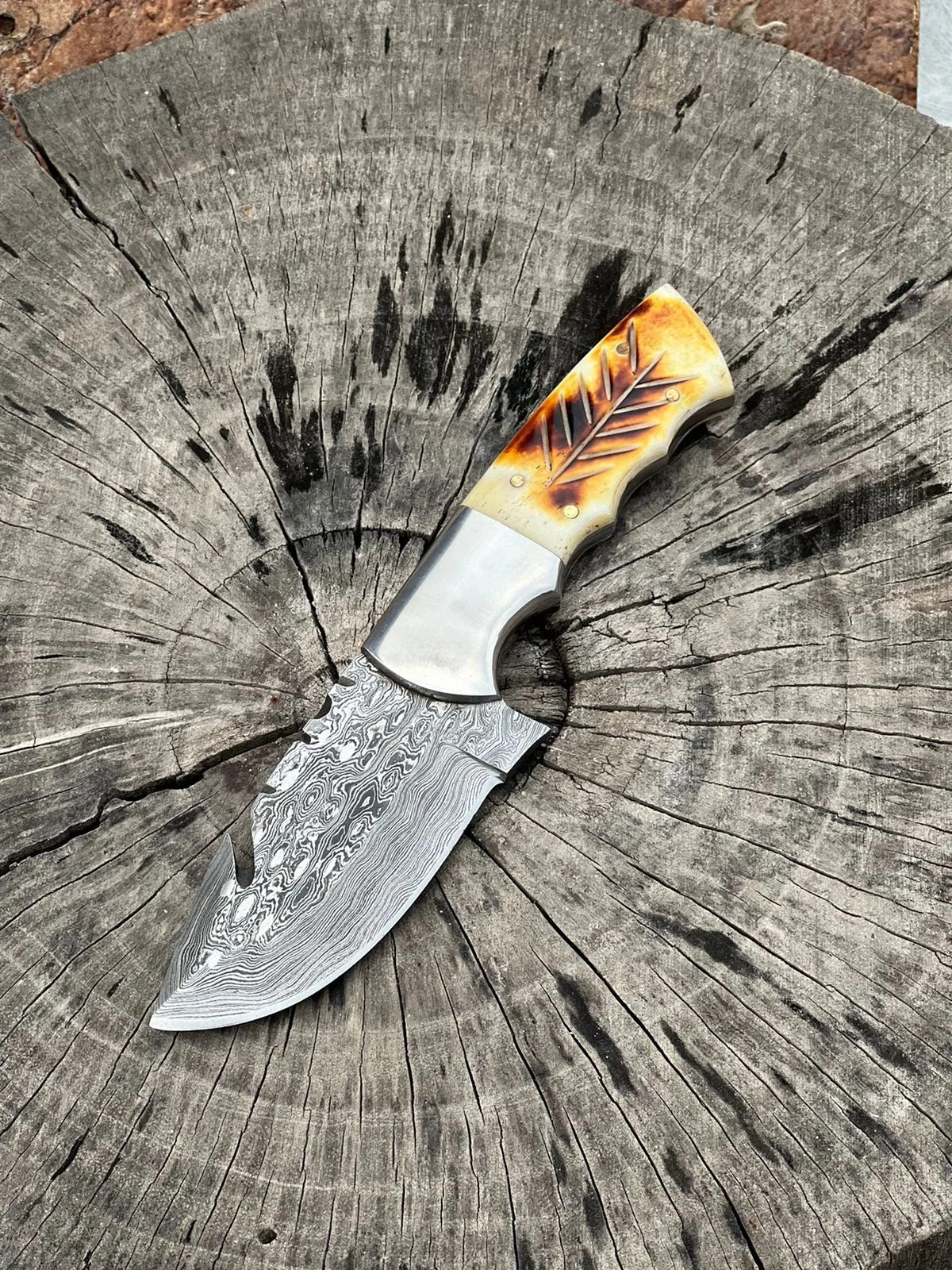 Новый нож ручной работы из дамасской стали с фиксированным лезвием охотничий костной ручкой и кожаным футляром