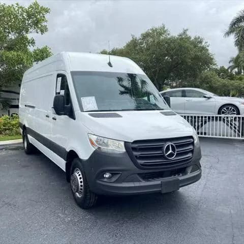 Подержанный 2022 Mercedes Benz Sprinter