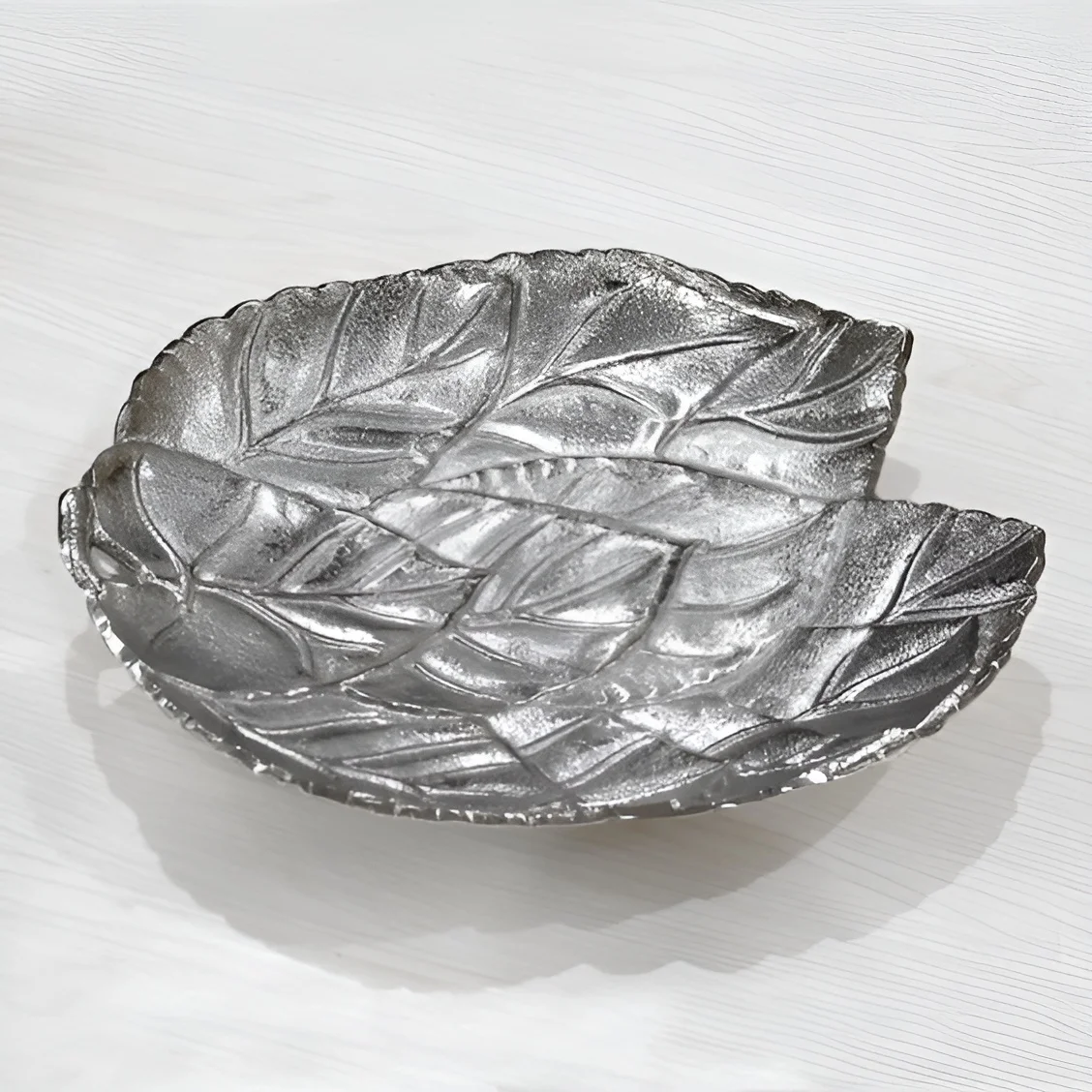 Low Price Golden Aluminium Decorative Tray Leaf Platter Serving Tray for Fruits Candles Tableware Items Showpiece Holder