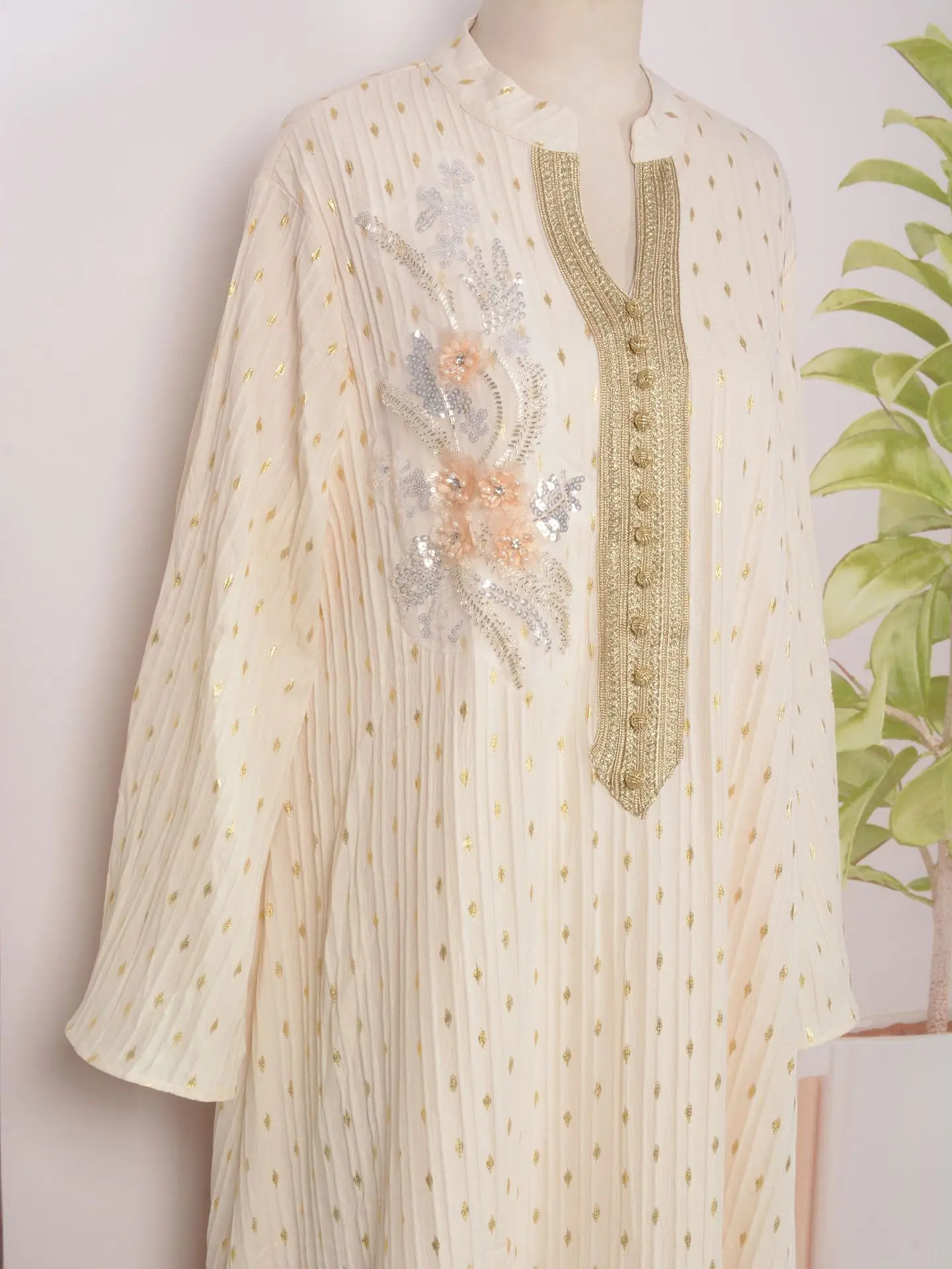 2099 Kuwii Factory Supply 3 Colors 2024 Middle East Hot Gold Beaded Abaya Turkish Robe Muslim Women Abaya Dubai Islamic Clothing