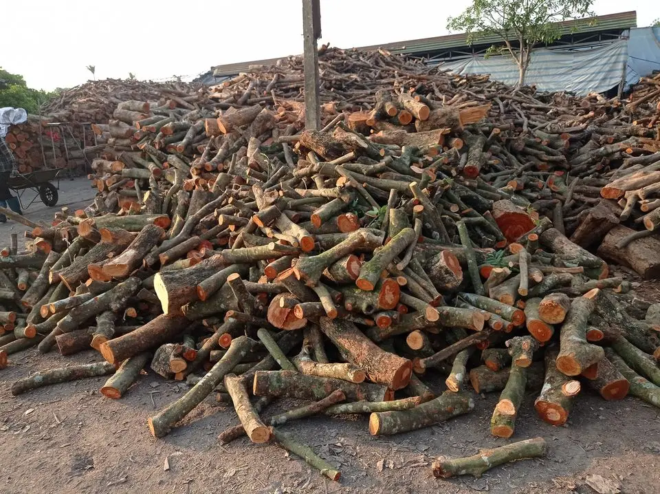 Натуральная древесина из личи/акации по лучшей цене длительное время горения Бездымная натуральная