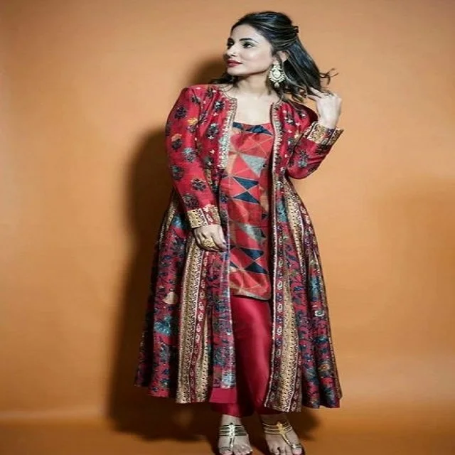 BEST QUALITY WEDDING PARTY WEAR MAROON COLOR PAKISTANI SALWAR SUIT DRESS AT BEST WHOLESALE RATE IN VELVET FABRIC FOR WOMEN