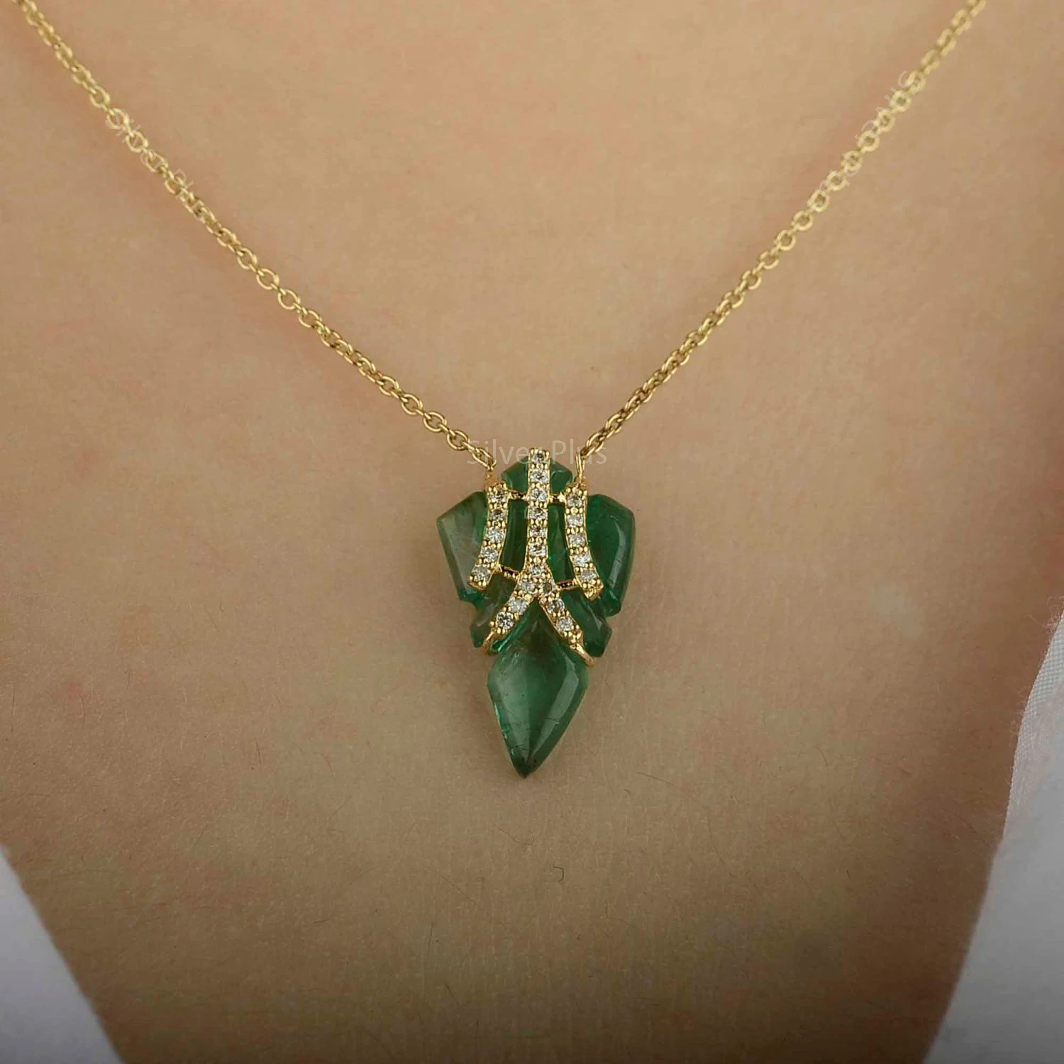 Hot Sale Green Leaf Symbolic Design Natural Emerald Gemstone 18k Solid Gold Diamond Pendant Link Chain Charming Necklace Jewelry