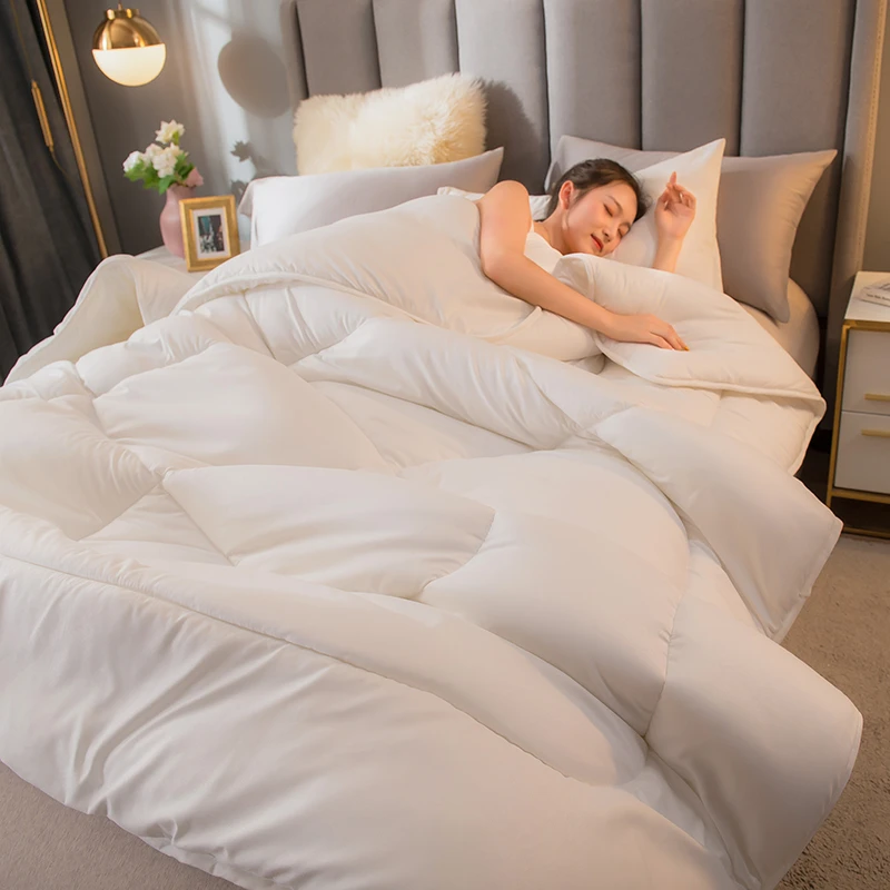 New Wholesale 2024-25 Cotton Fabric Hotel Bed Quilt Polyester Blend Microfiber Quilt Queen Size Custom Quilt Polyest Comforter