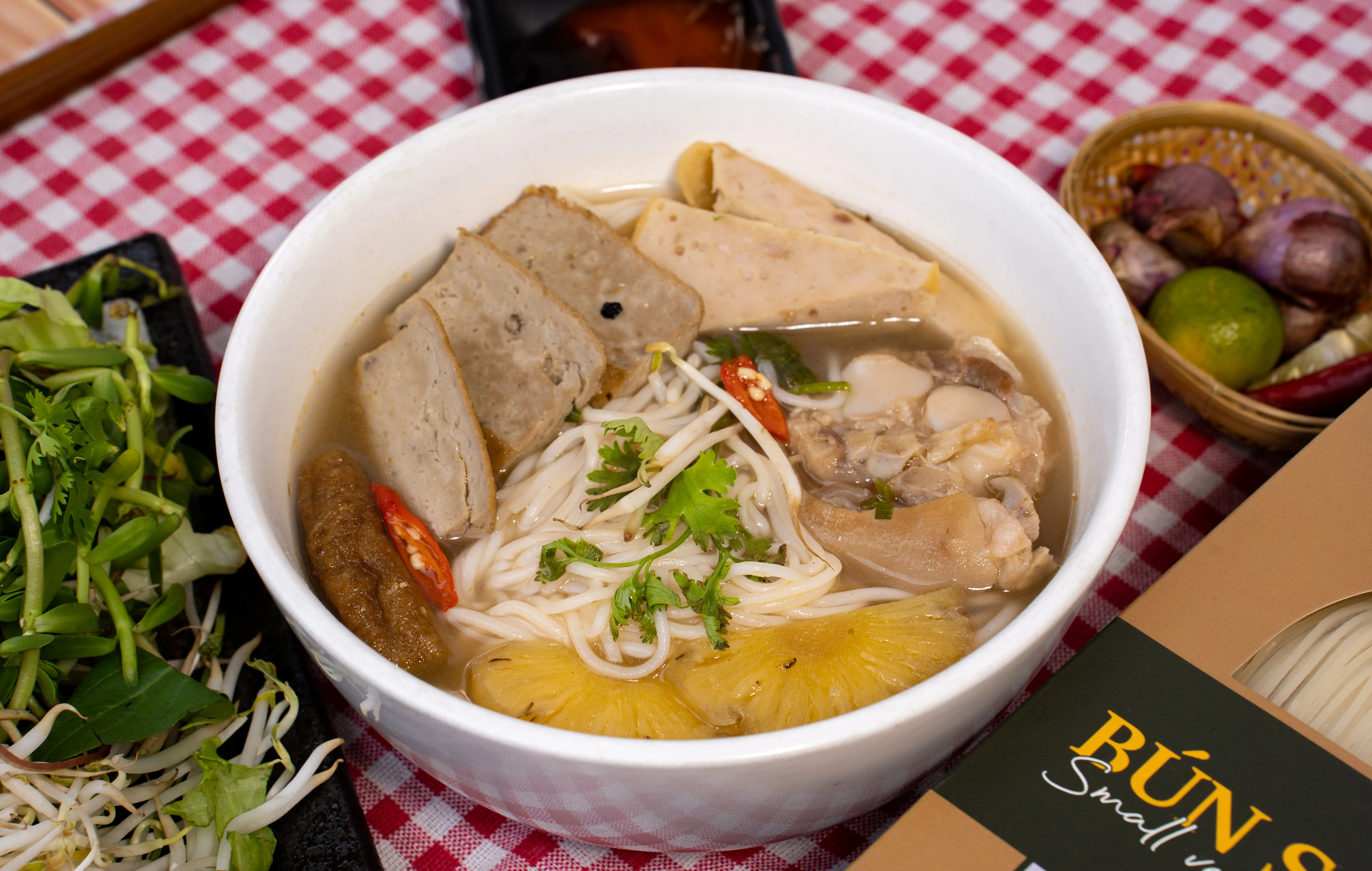 Premium Vietnamese Rice Noodles for Export: Handcrafted Authenticity, Superior Quality, Pristine White Color, 1/1.8mm Thickness