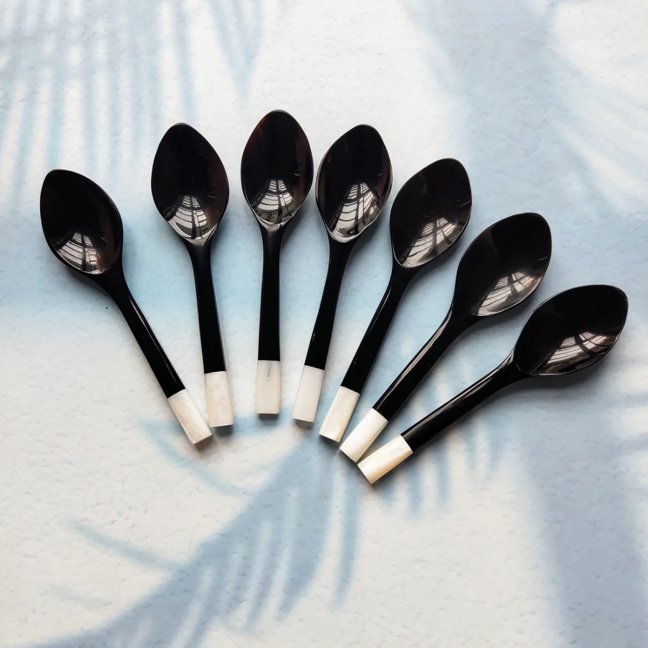 Оптовая продажа ложка из буйвола черного рога быка 14 см Высококачественная посуда декоративный рожок набор столовых приборов сделано во Вьетнаме