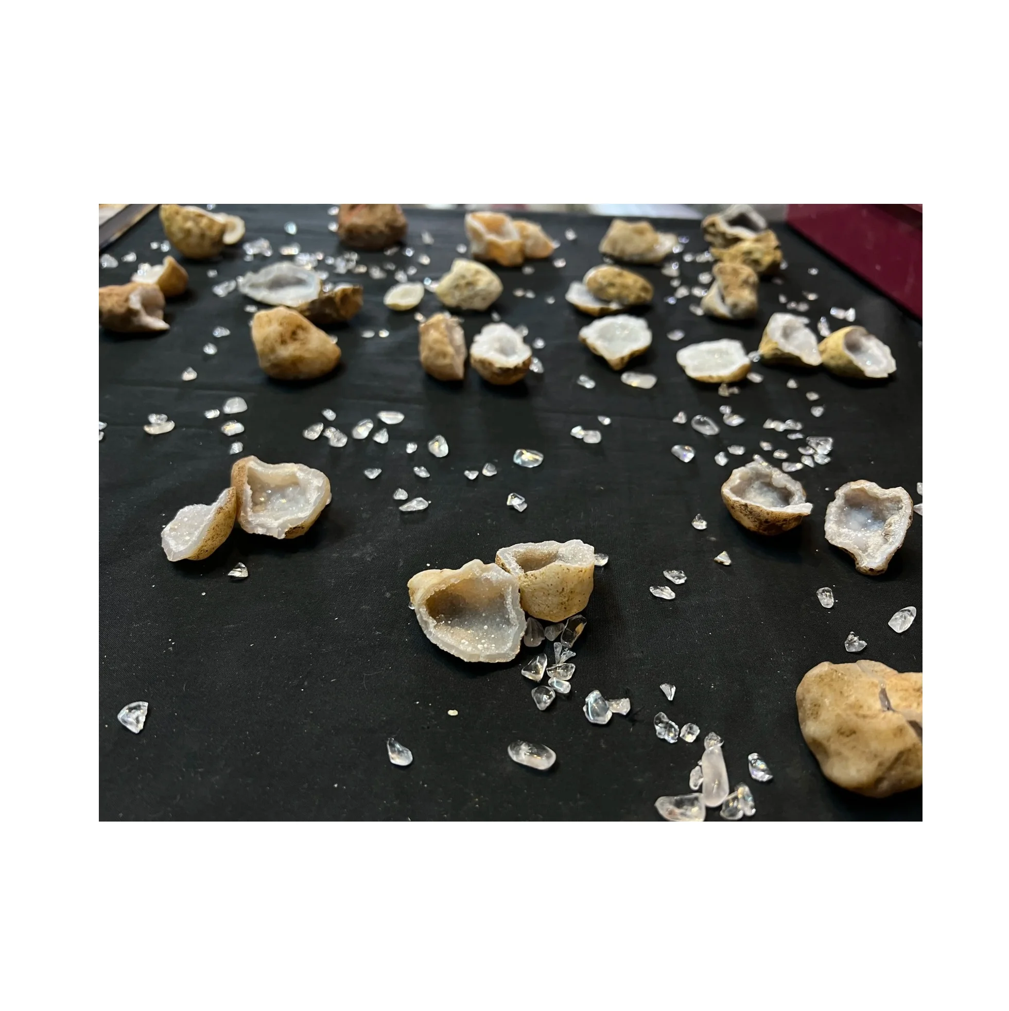 Best Quality Crystal Healing Geodes Natural Crystals Clusters for Meditation Available at Inexpensive Price for Bulk Export