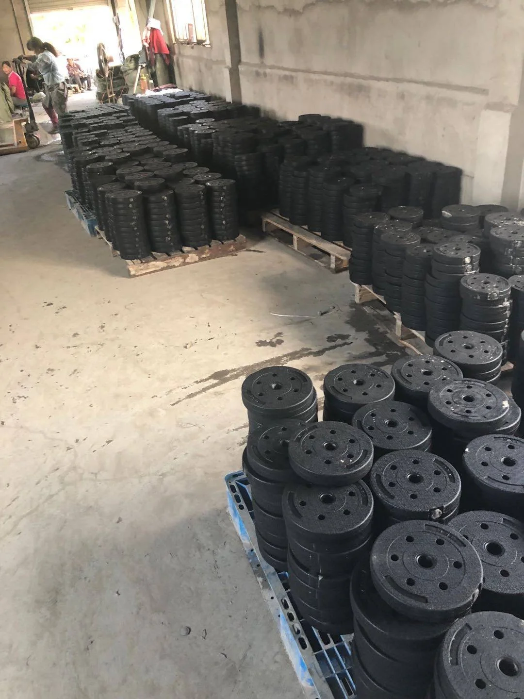 Wholesale Cheap Custom Gym Weightlifting Equipment 45lbs 20kg Plastic Cement Sand Filled Adjustable Weight Plate Set