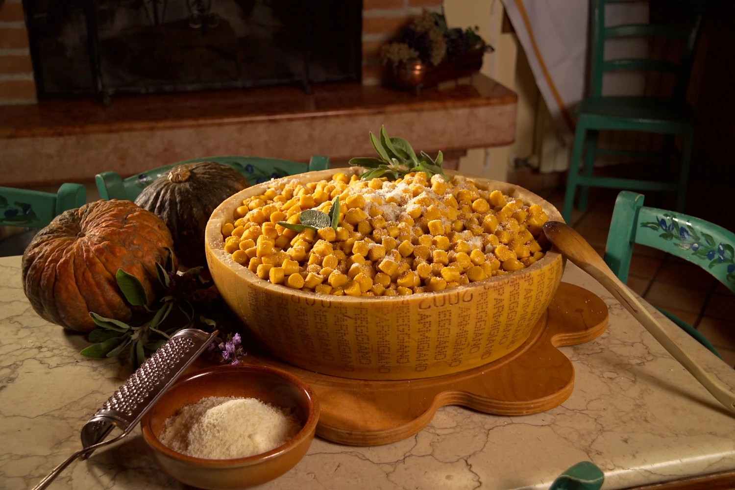 Top quality made in Italy slow maturation 1 Kg. grated Parmigiano Reggiano hard italian cheese