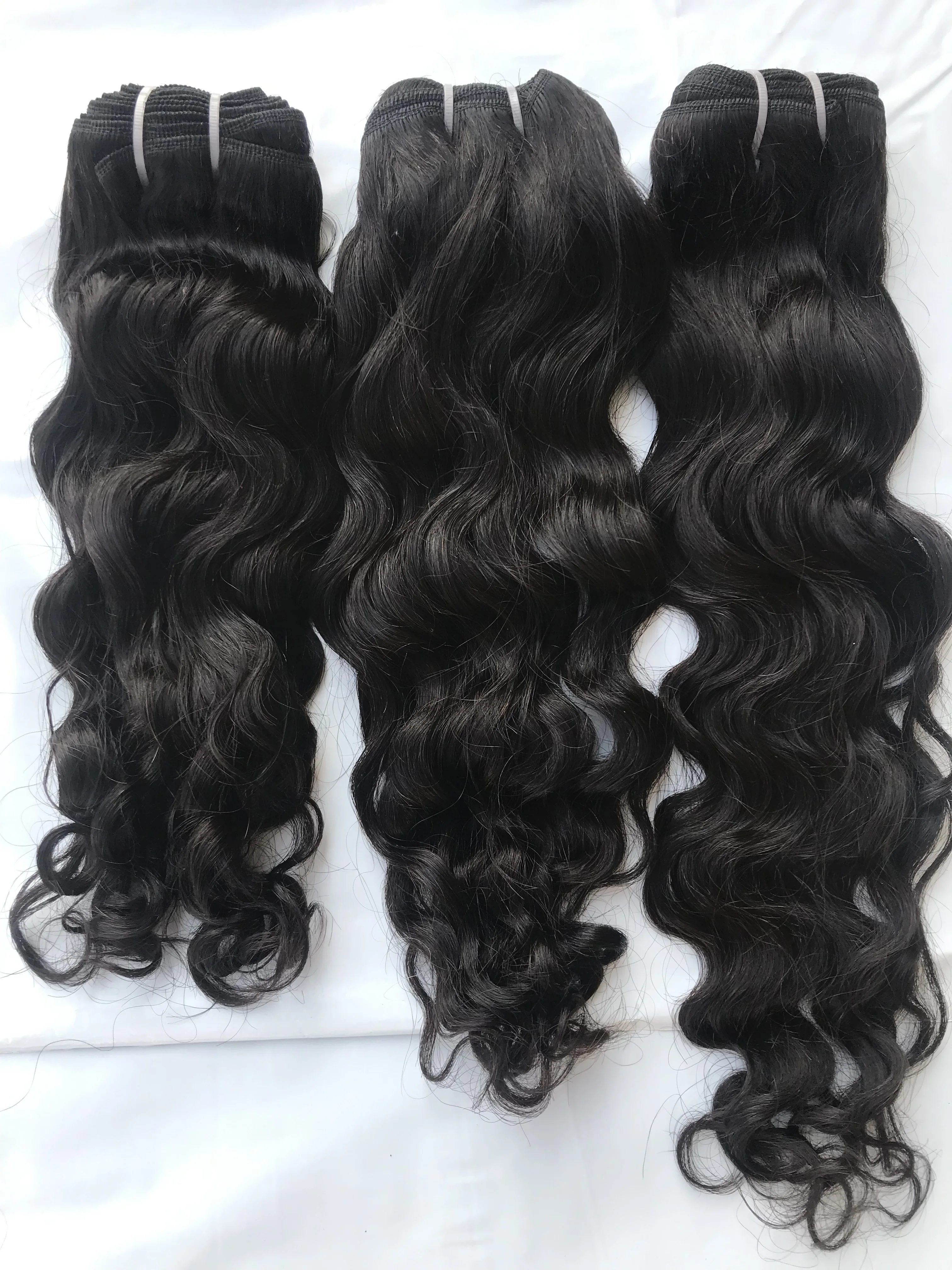 Малазийские натуральные кудрявые Человеческие волосы Remy с выравненной кутикулой оптовая продажа индийские пряди для наращивания волос 12 дюймов 14 16
