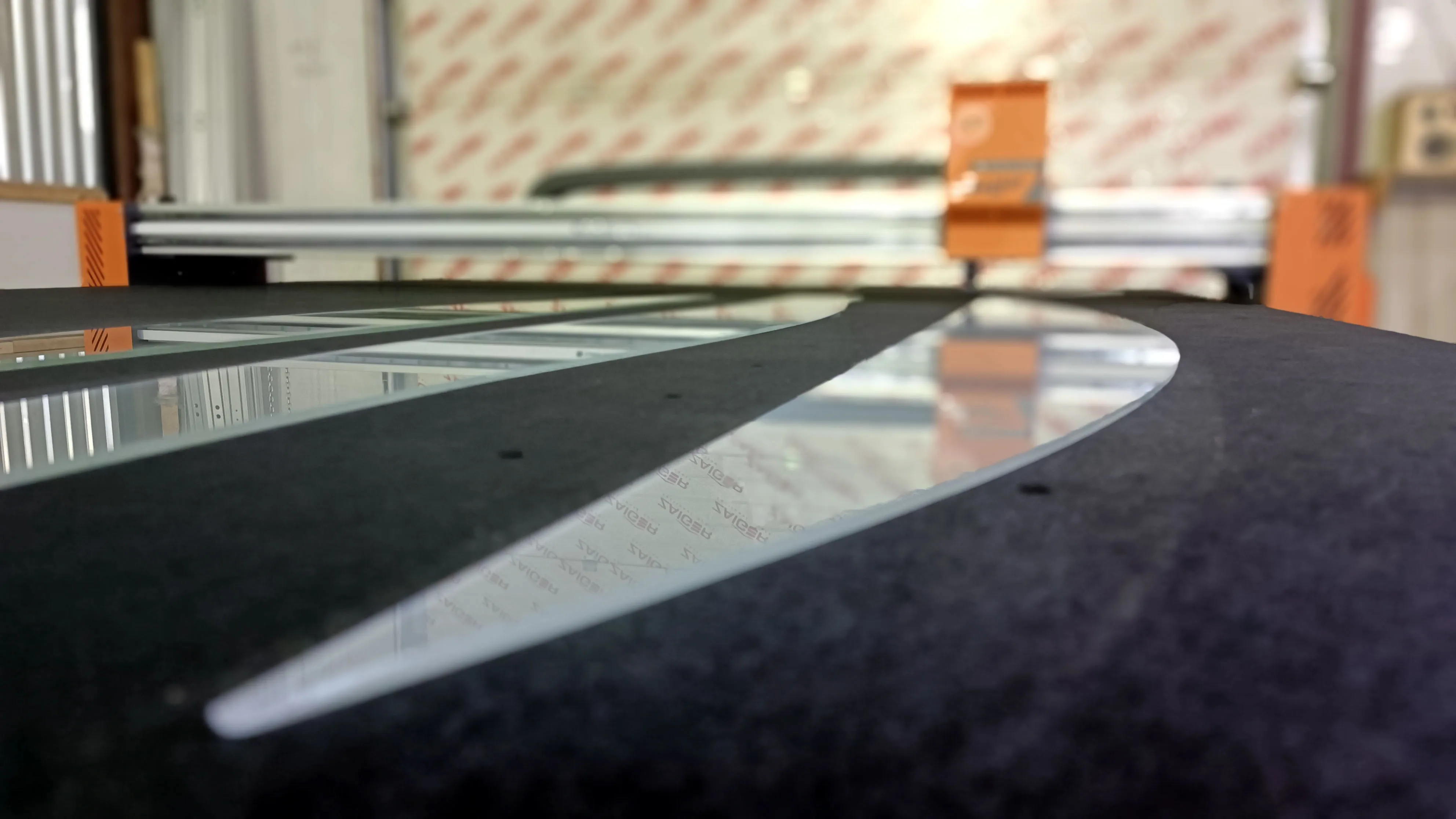 Professional CNC glass cutting machine Sherhan 1828 equipment for linear and curved cutting of glass and mirror sheets