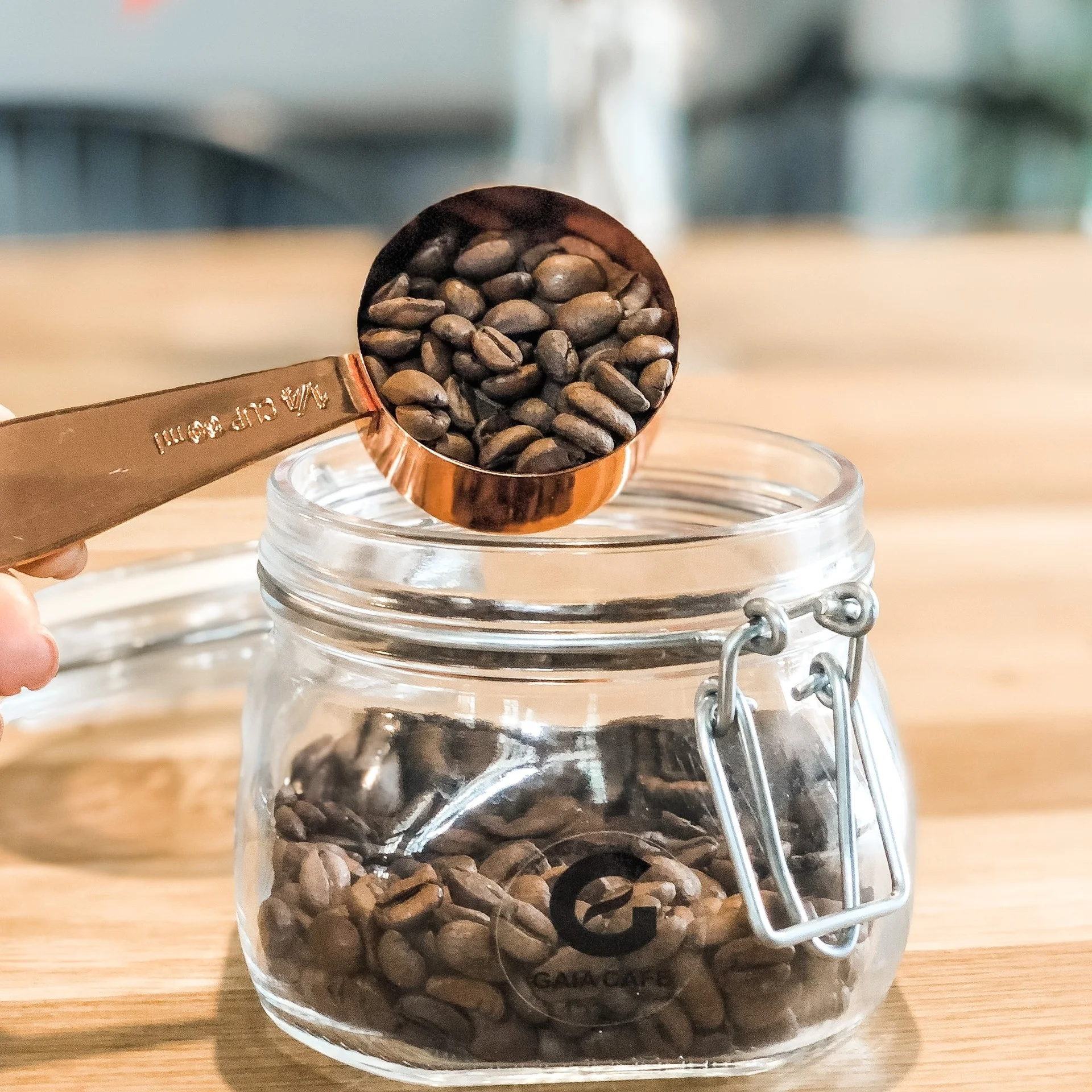 Roasted Arabica Dark Roast Coffee Beans High Quality Wash Process 95% Maturity Cau Dat Farm Highland  Vietnam