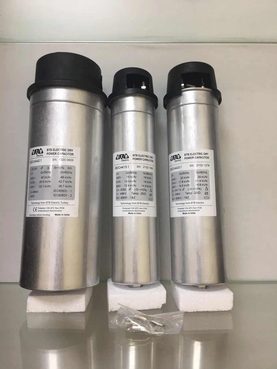 POWER FACTOR CORRECTION CAPACITOR 30 KVAR 440V 3 PHASES TURKEY MANUFACTURE 2022