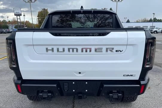 Аккуратно 2023 GMC Hum-mer EV пикап Edition 1