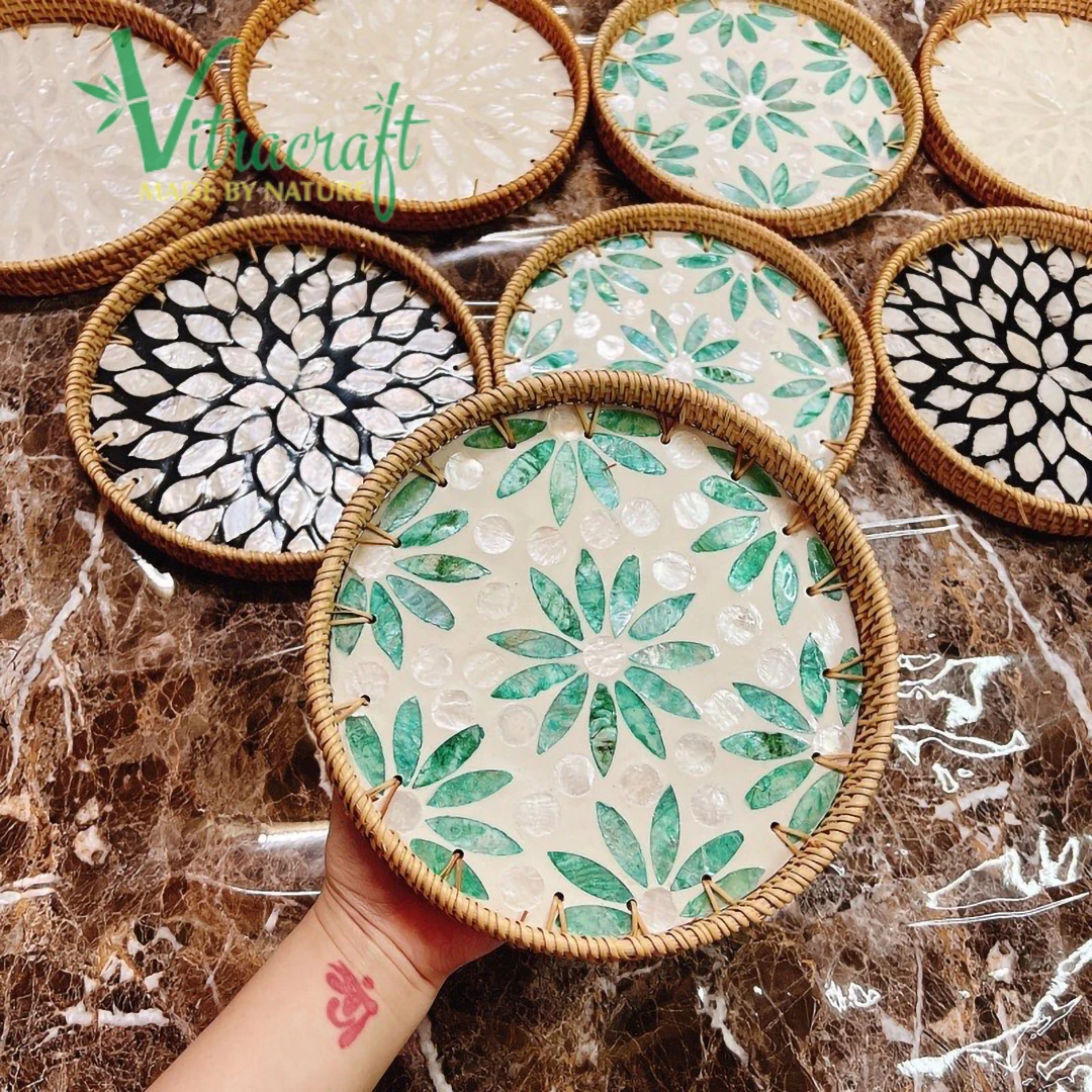 Bamboo and rattan tray inlaid with pearls. Under the meticulousness of craftsmen, perfect products are created.Size 20cm Handmade Vietnam