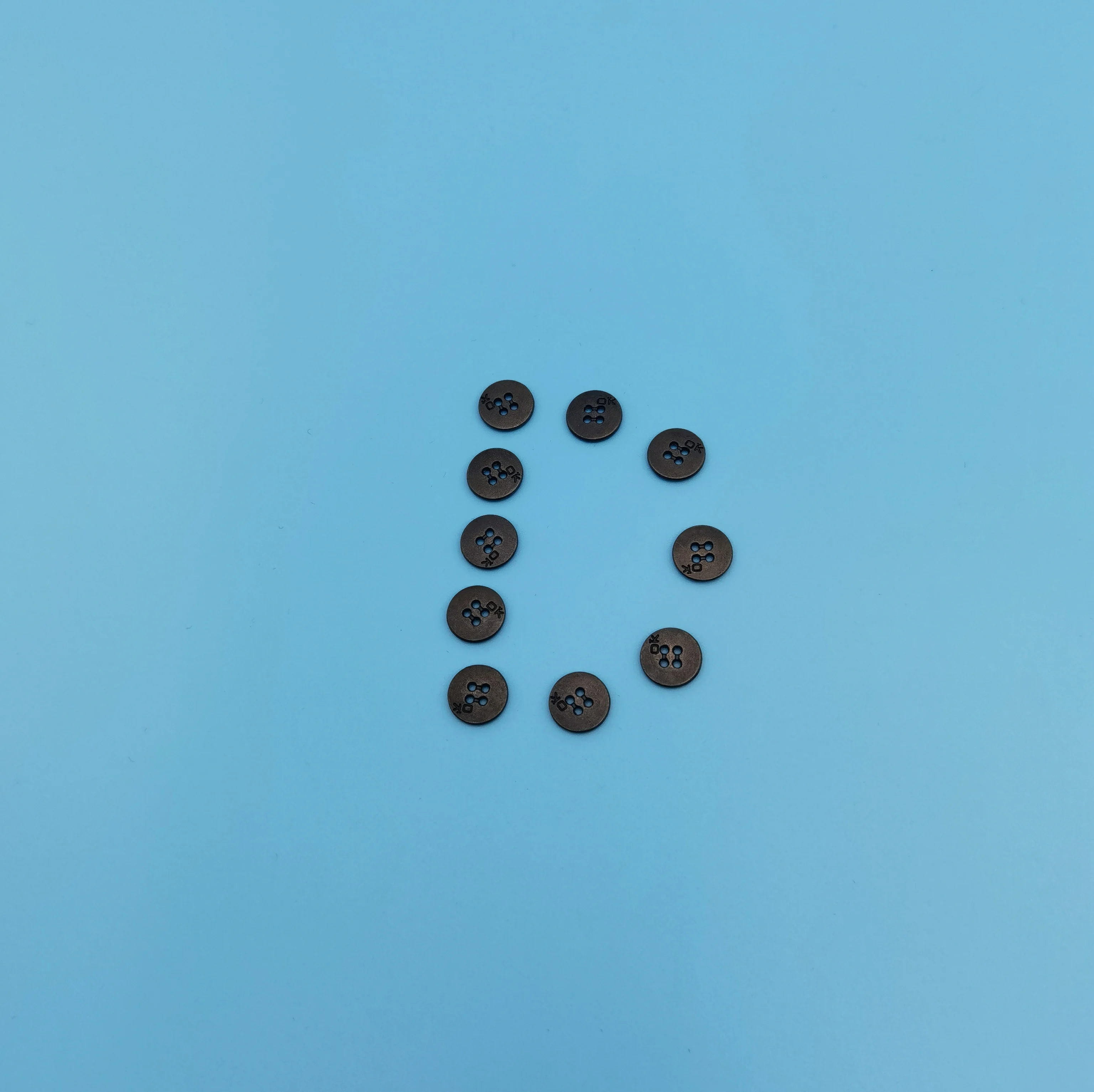 Кнопка из сплава