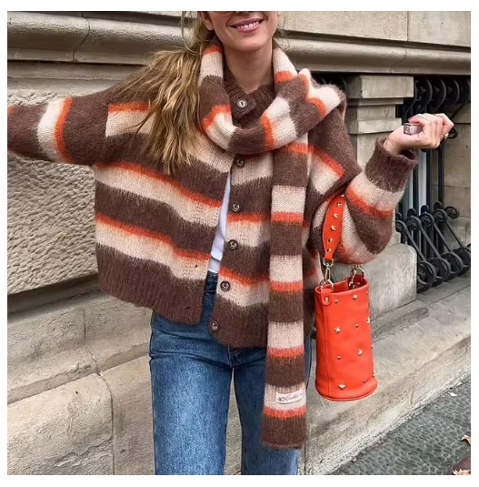 Женский трикотажный кардиган с V-образным вырезом