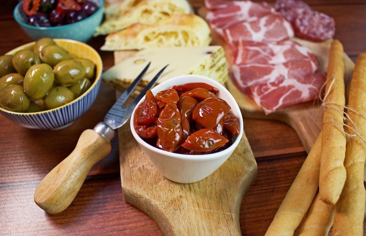 Made in Italy ready to eat food side dishes 190 gr semi dried cherry tomatoes in sunflower oil